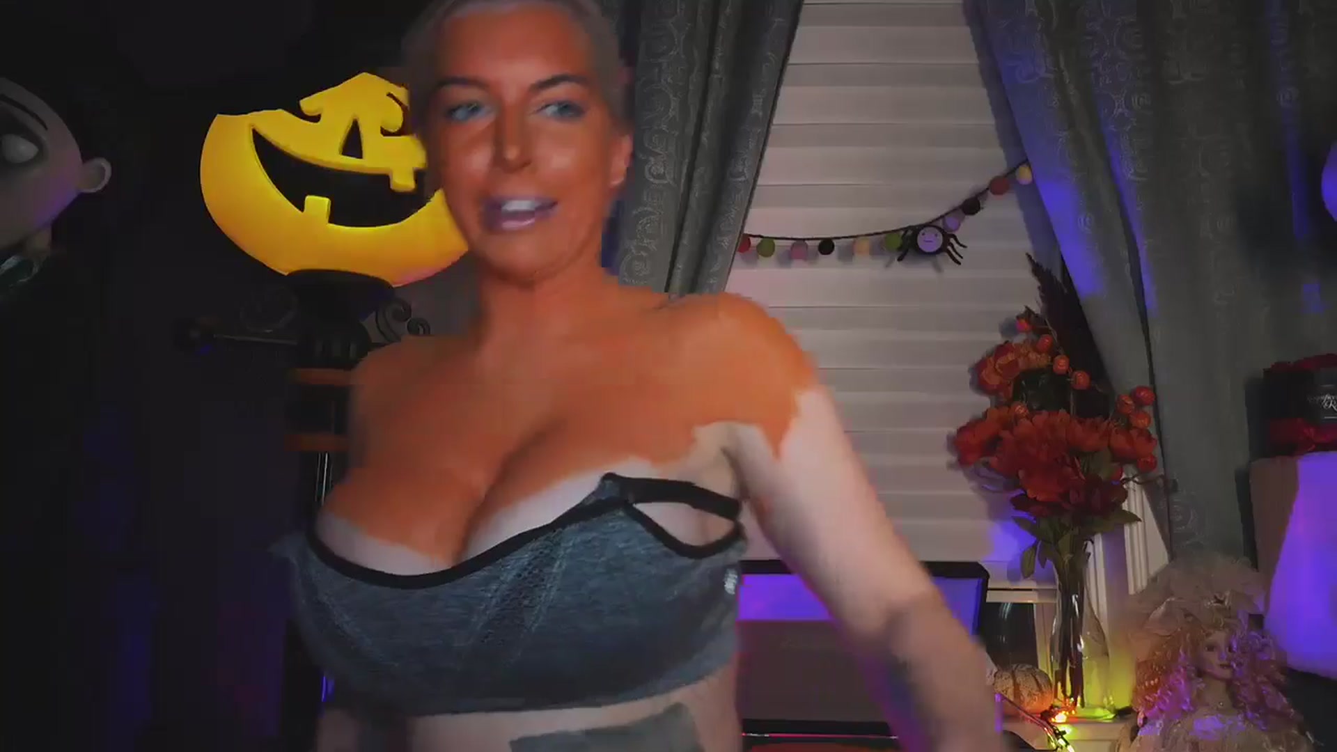 Gallery image thumbnail from Cubbixoxo's myfreecams stream on, 10/30/2024, 03:31 image 11 of 20