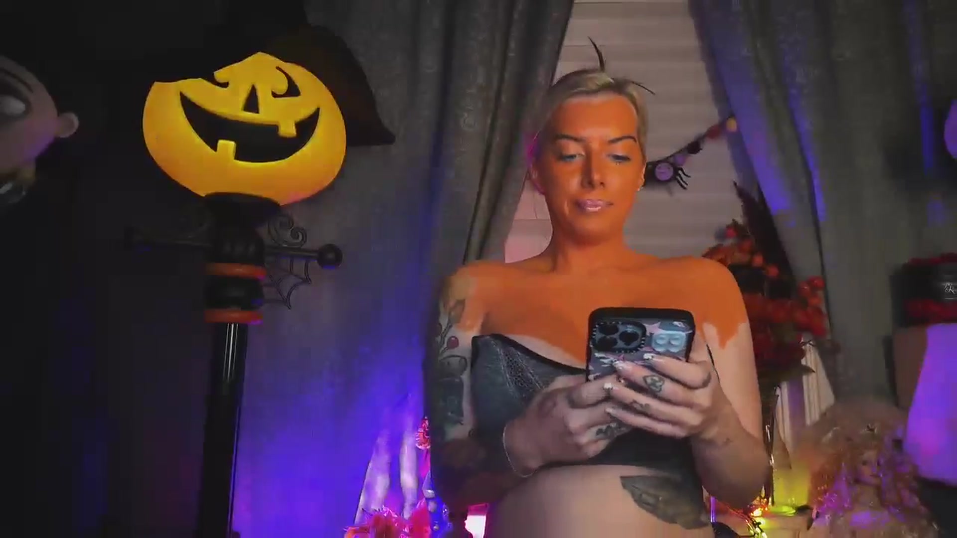 Gallery image thumbnail from Cubbixoxo's myfreecams stream on, 10/30/2024, 03:31 image 12 of 20