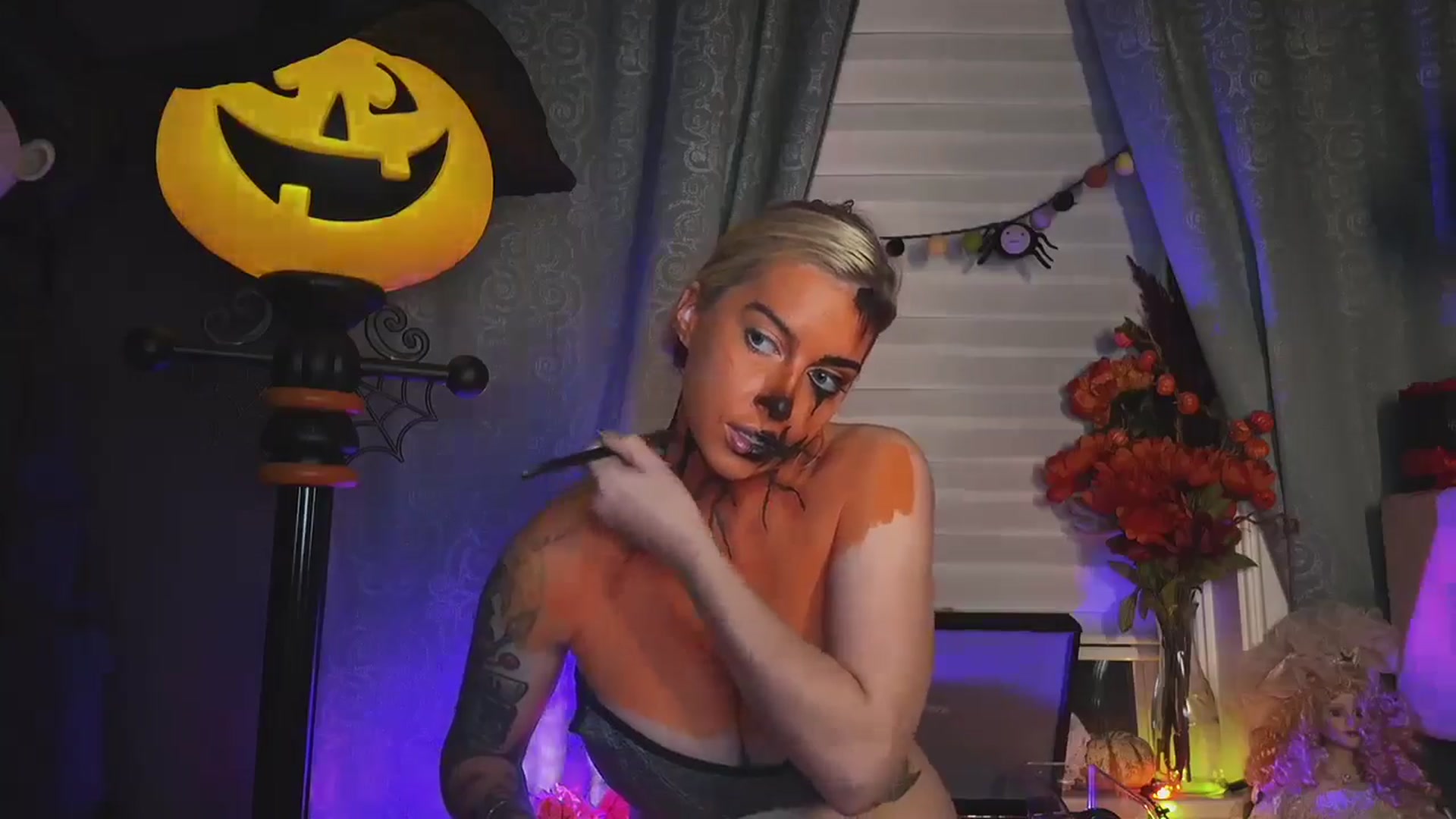 Gallery image thumbnail from Cubbixoxo's myfreecams stream on, 10/30/2024, 04:34 image 19 of 20