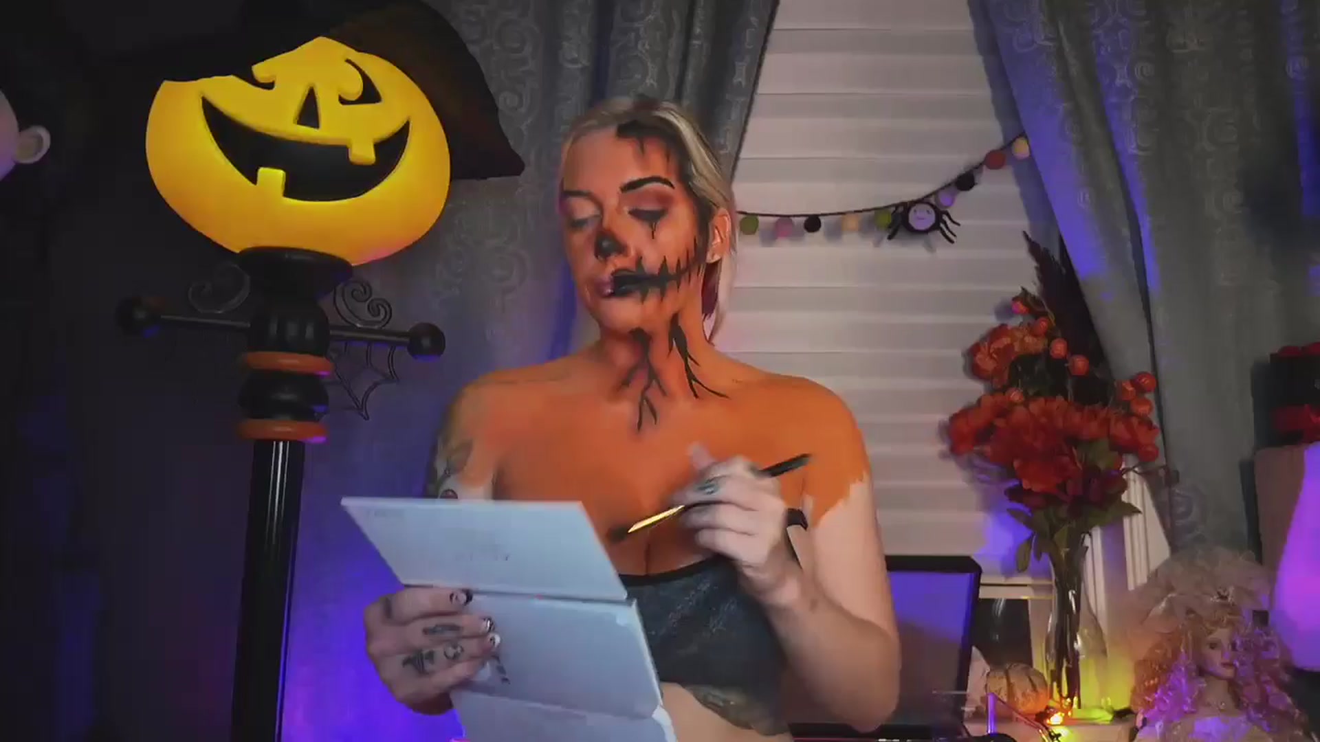 Gallery image thumbnail from Cubbixoxo's myfreecams stream on, 10/30/2024, 04:34 image 12 of 20