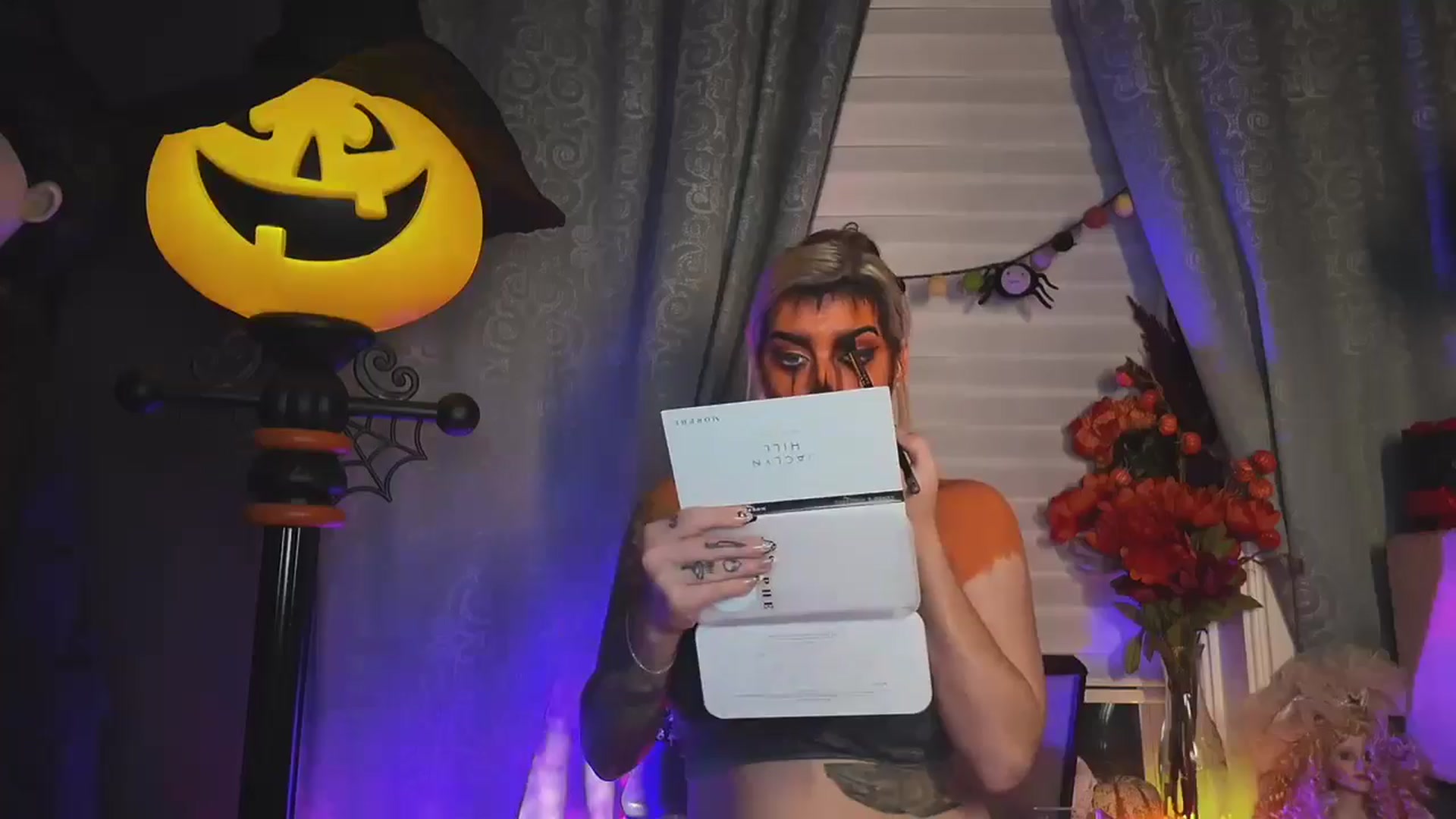 Gallery image thumbnail from Cubbixoxo's myfreecams stream on, 10/30/2024, 05:16 image 13 of 20