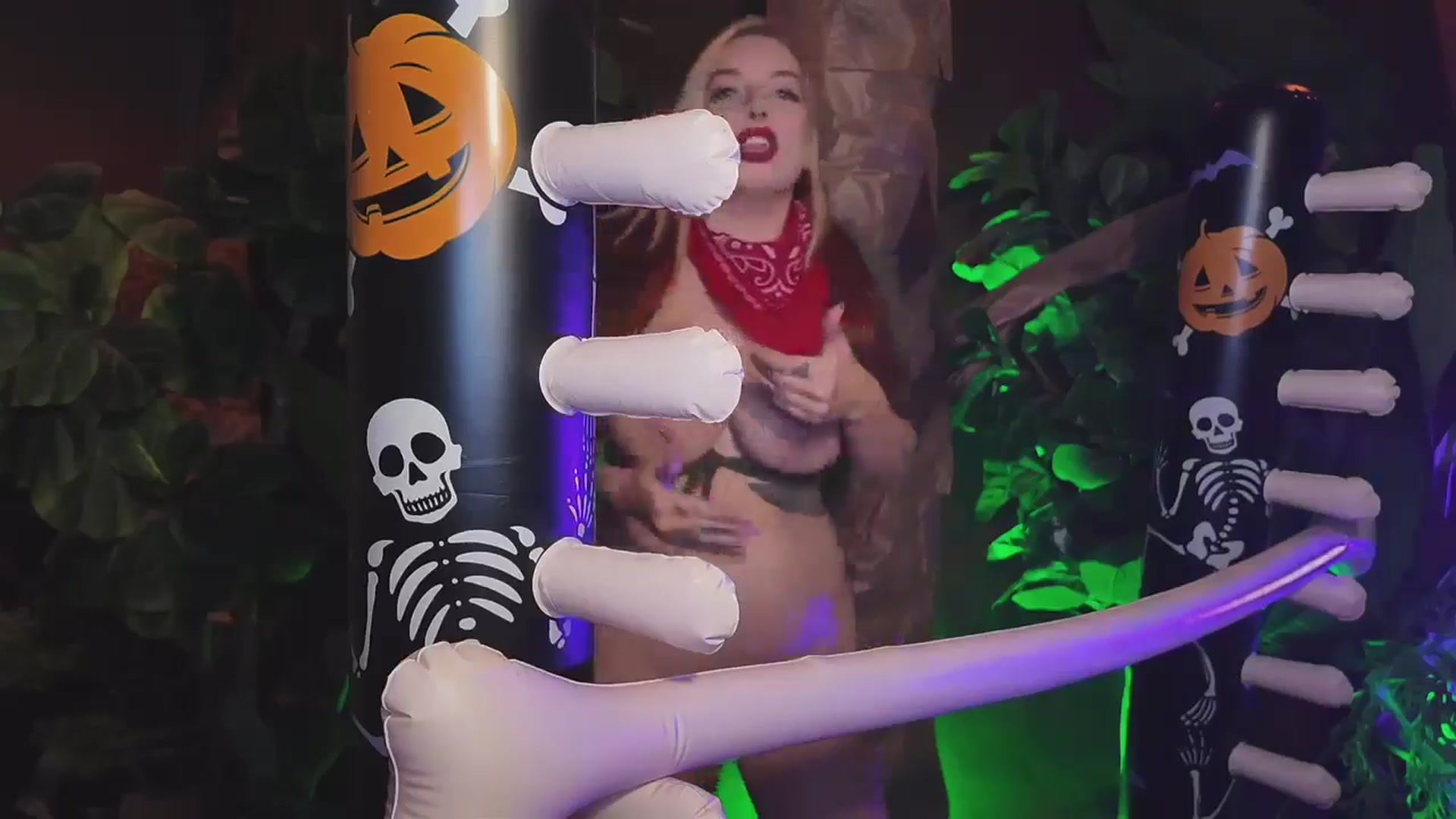 Gallery image thumbnail from Cubbixoxo's myfreecams stream on, 10/31/2024, 03:28 image 10 of 20