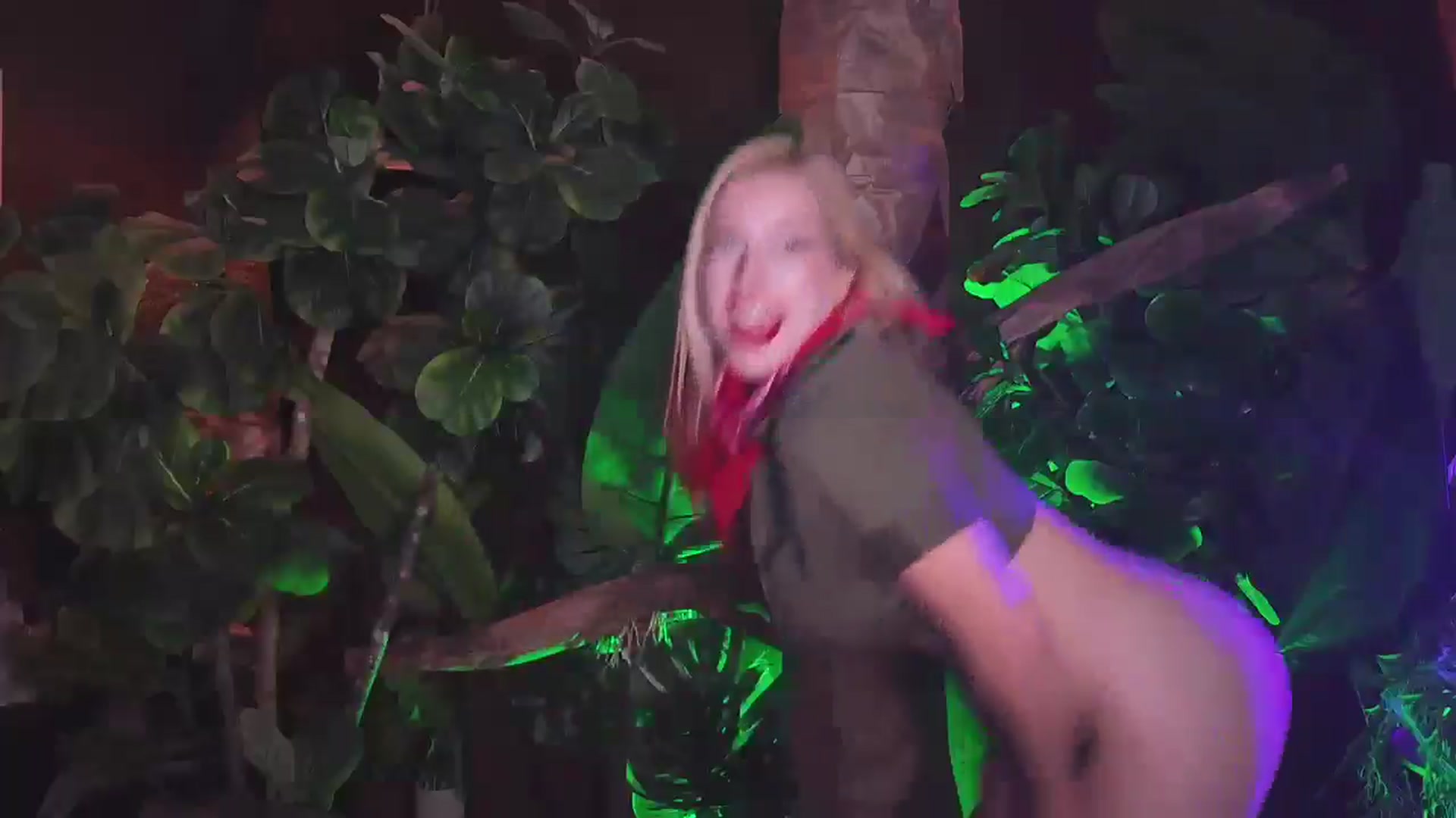 Gallery image thumbnail from Cubbixoxo's myfreecams stream on, 10/31/2024, 03:50 image 7 of 20