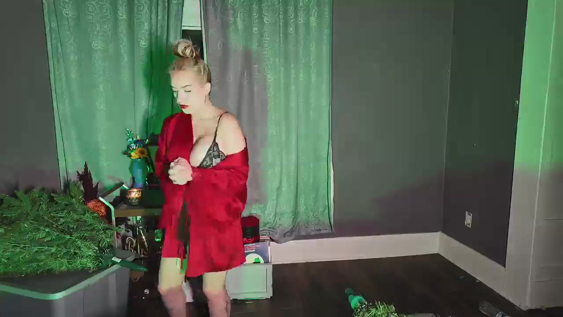 Gallery image thumbnail from Cubbixoxo's myfreecams stream on, 12/07/2024, 02:57 image 13 of 20