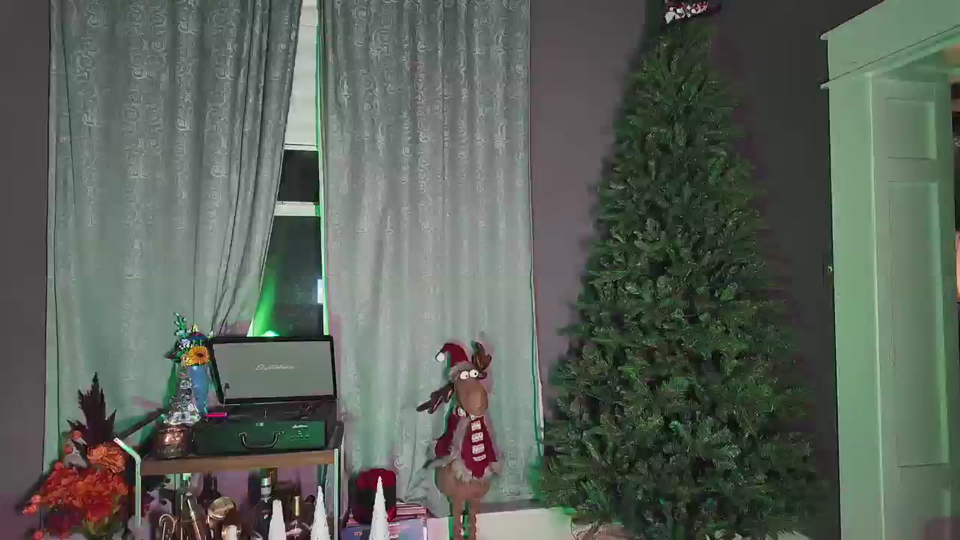 Gallery image thumbnail from Cubbixoxo's myfreecams stream on, 12/07/2024, 04:14 image 3 of 20