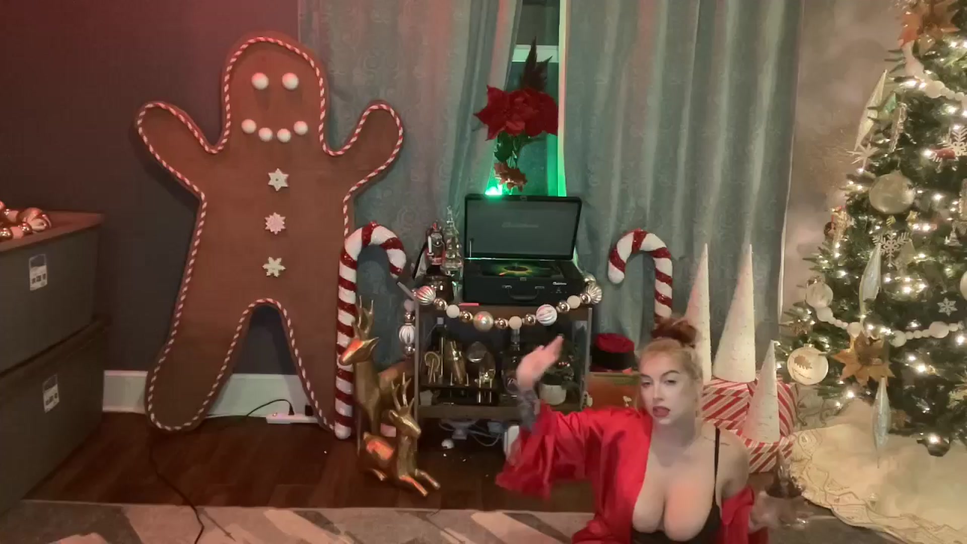 Gallery image thumbnail from Cubbixoxo's myfreecams stream on, 12/07/2024, 05:31 image 6 of 20
