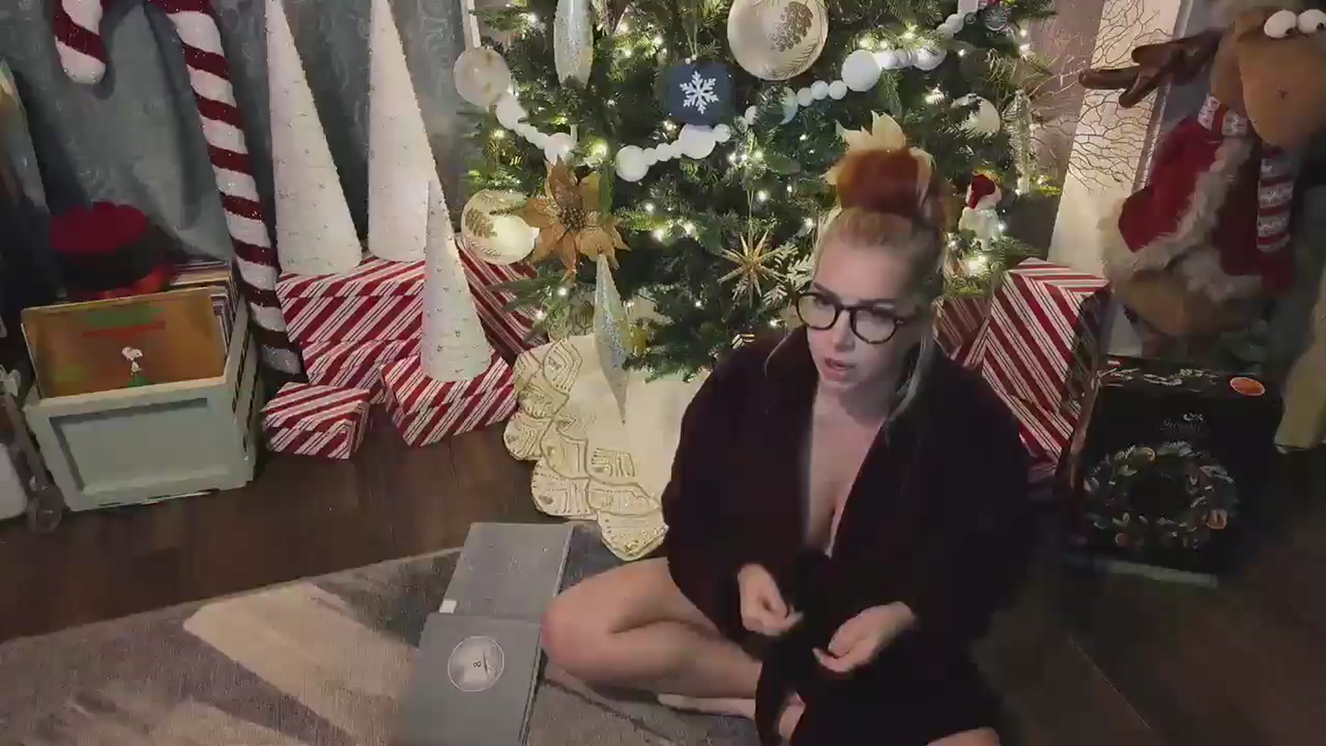 Gallery image thumbnail from Cubbixoxo's myfreecams stream on, 12/08/2024, 06:18 image 1 of 20