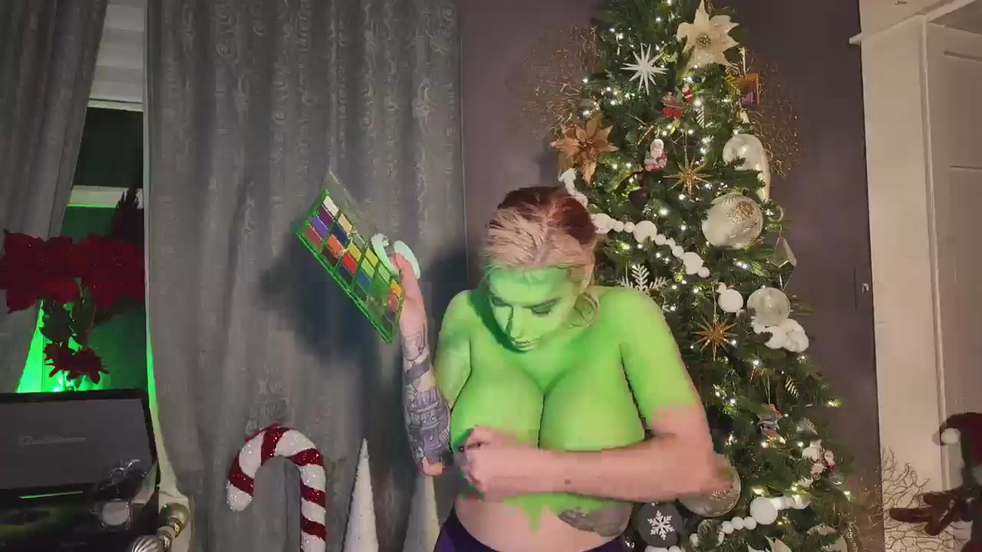 Gallery image thumbnail from Cubbixoxo's myfreecams stream on, 12/09/2024, 05:01 image 15 of 20
