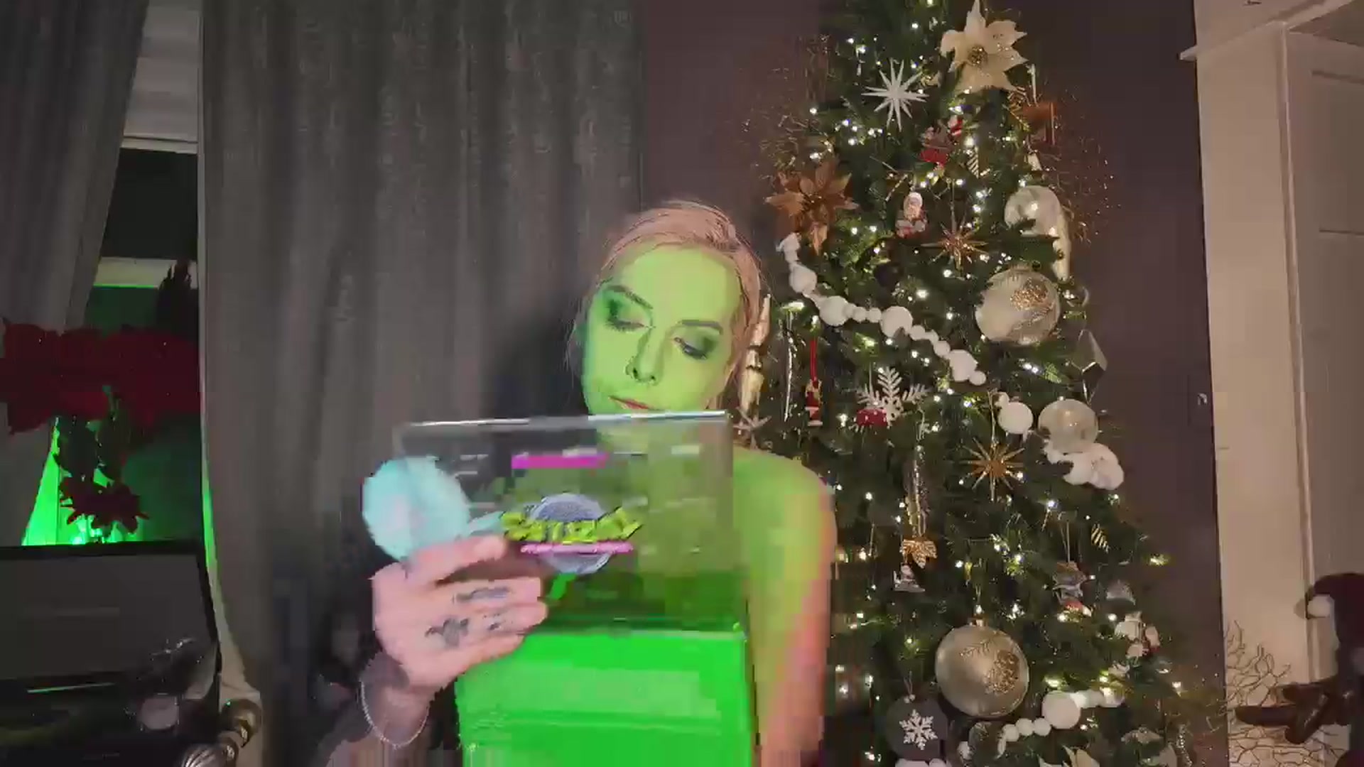 Gallery image thumbnail from Cubbixoxo's myfreecams stream on, 12/09/2024, 05:01 image 7 of 20