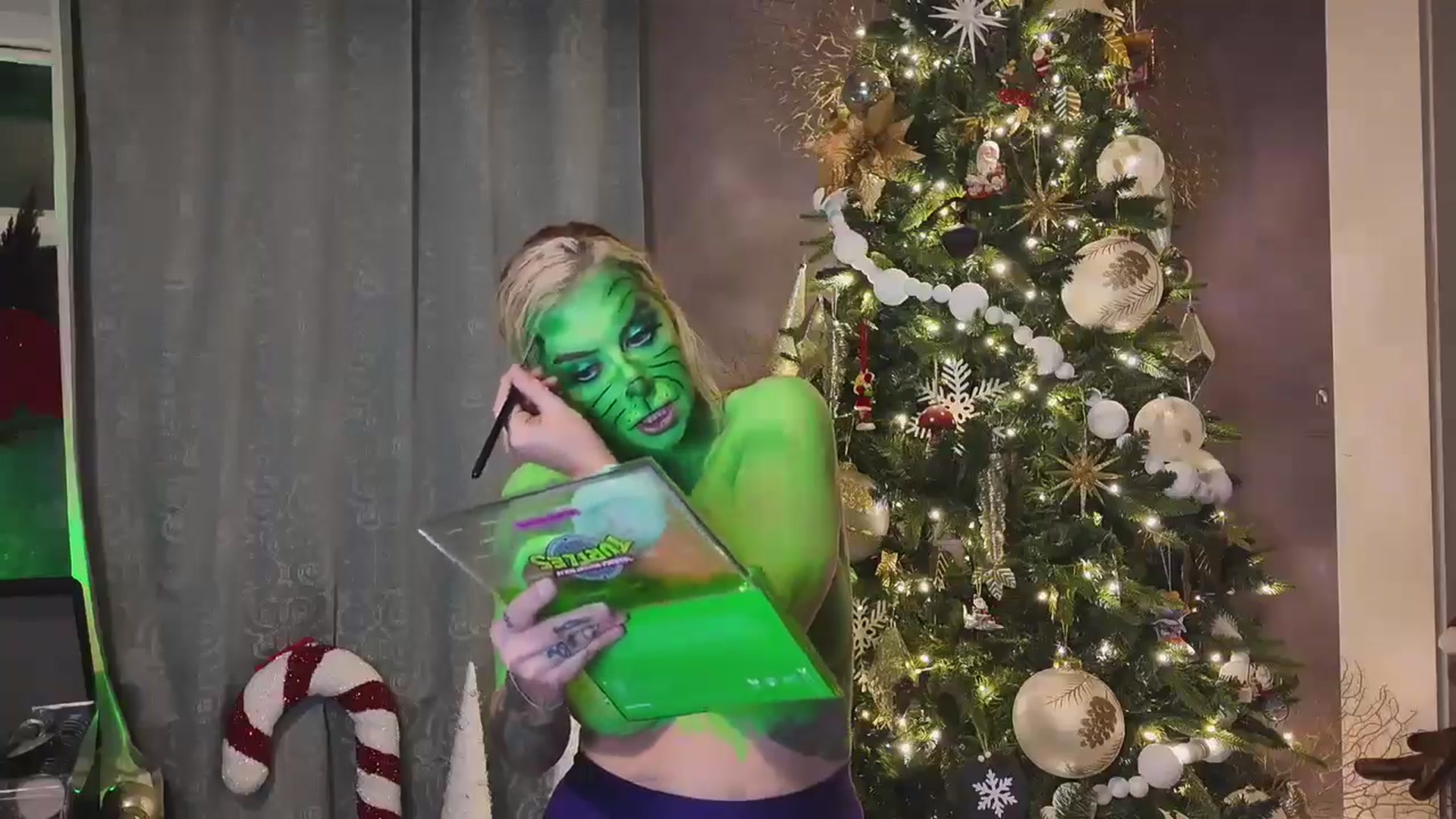 Gallery image thumbnail from Cubbixoxo's myfreecams stream on, 12/09/2024, 06:05 image 14 of 20