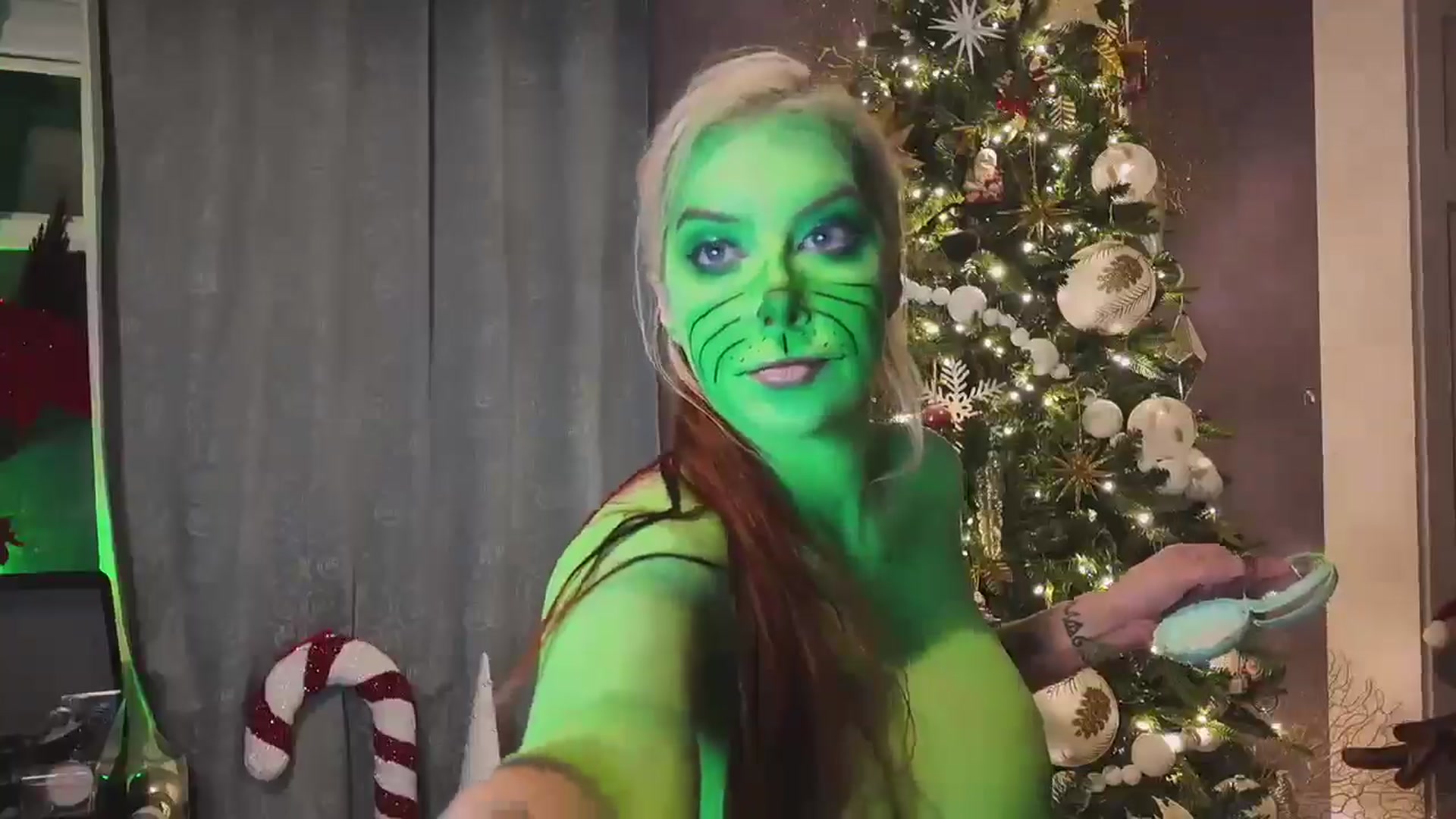 Gallery image thumbnail from Cubbixoxo's myfreecams stream on, 12/09/2024, 06:05 image 9 of 20