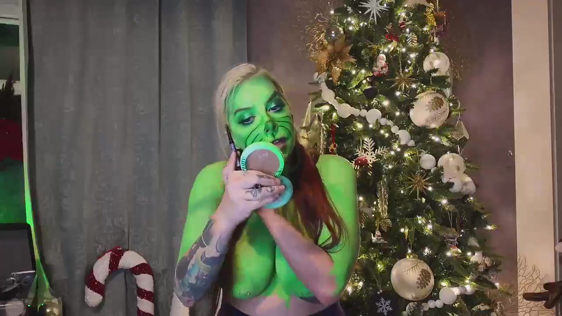 Gallery image thumbnail from Cubbixoxo's myfreecams stream on, 12/09/2024, 06:05 image 11 of 20