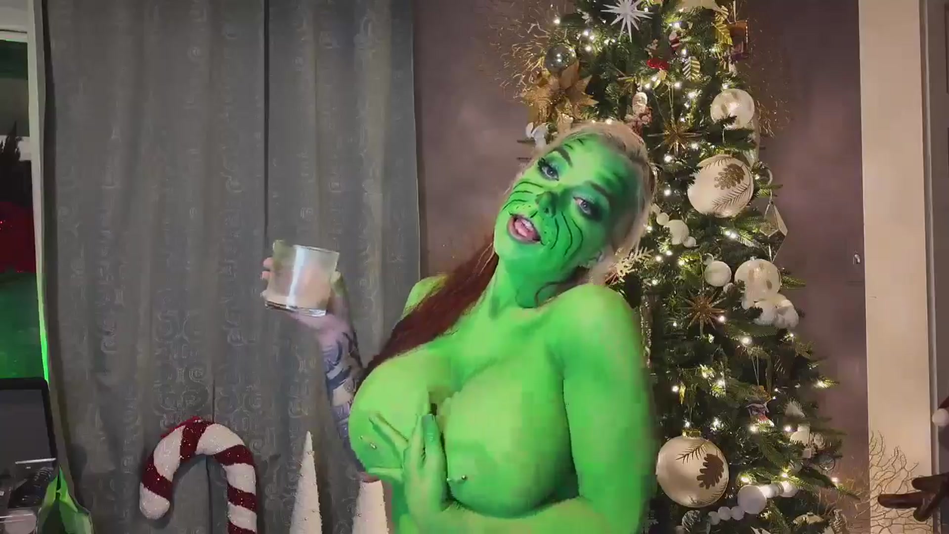 Gallery image thumbnail from Cubbixoxo's myfreecams stream on, 12/09/2024, 06:33 image 13 of 20