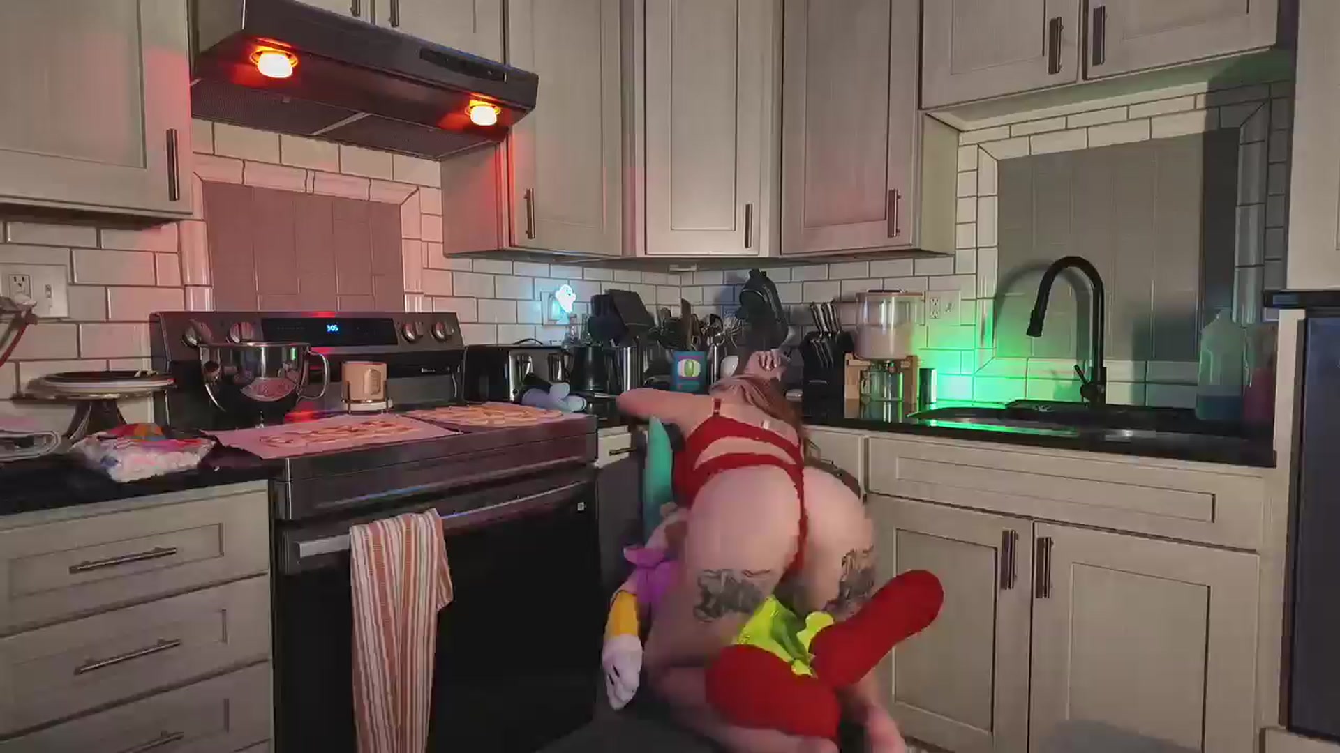 Gallery image thumbnail from Cubbixoxo's myfreecams stream on, 12/15/2024, 05:27 image 20 of 20
