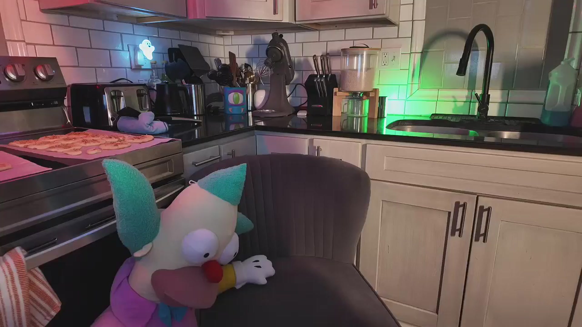 Gallery image thumbnail from Cubbixoxo's myfreecams stream on, 12/15/2024, 06:02 image 9 of 20