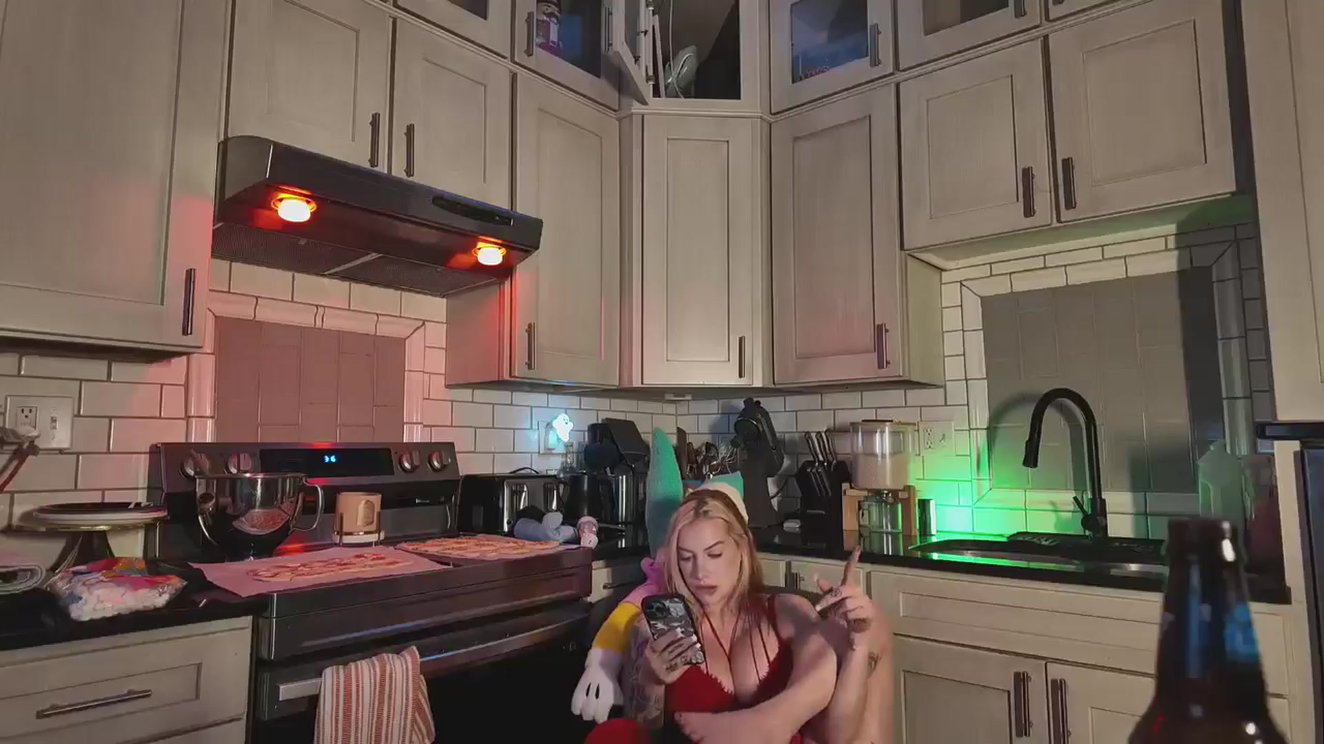 Gallery image thumbnail from Cubbixoxo's myfreecams stream on, 12/15/2024, 06:02 image 2 of 20