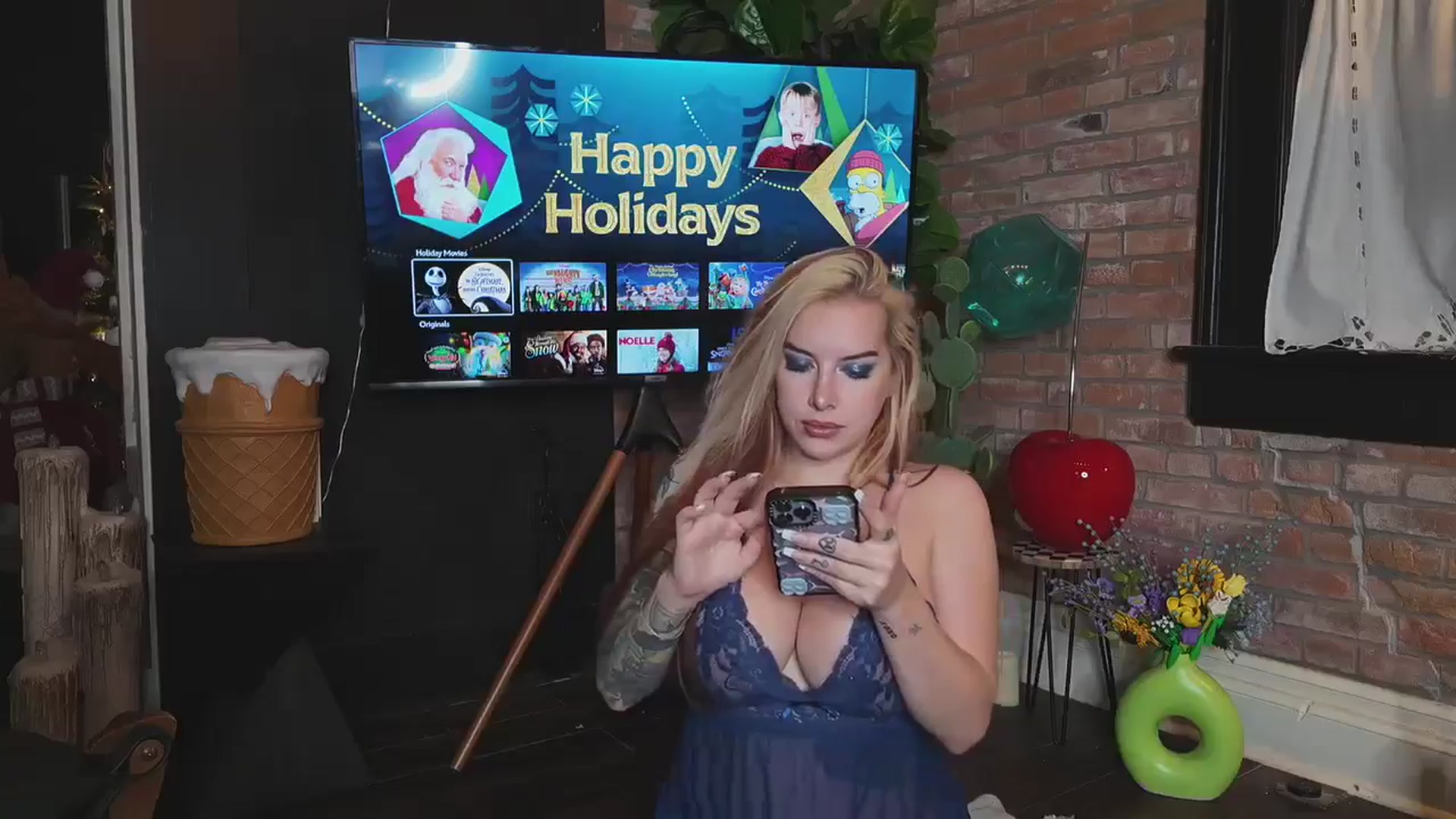 Gallery image thumbnail from Cubbixoxo's myfreecams stream on, 12/19/2024, 04:42 image 2 of 20