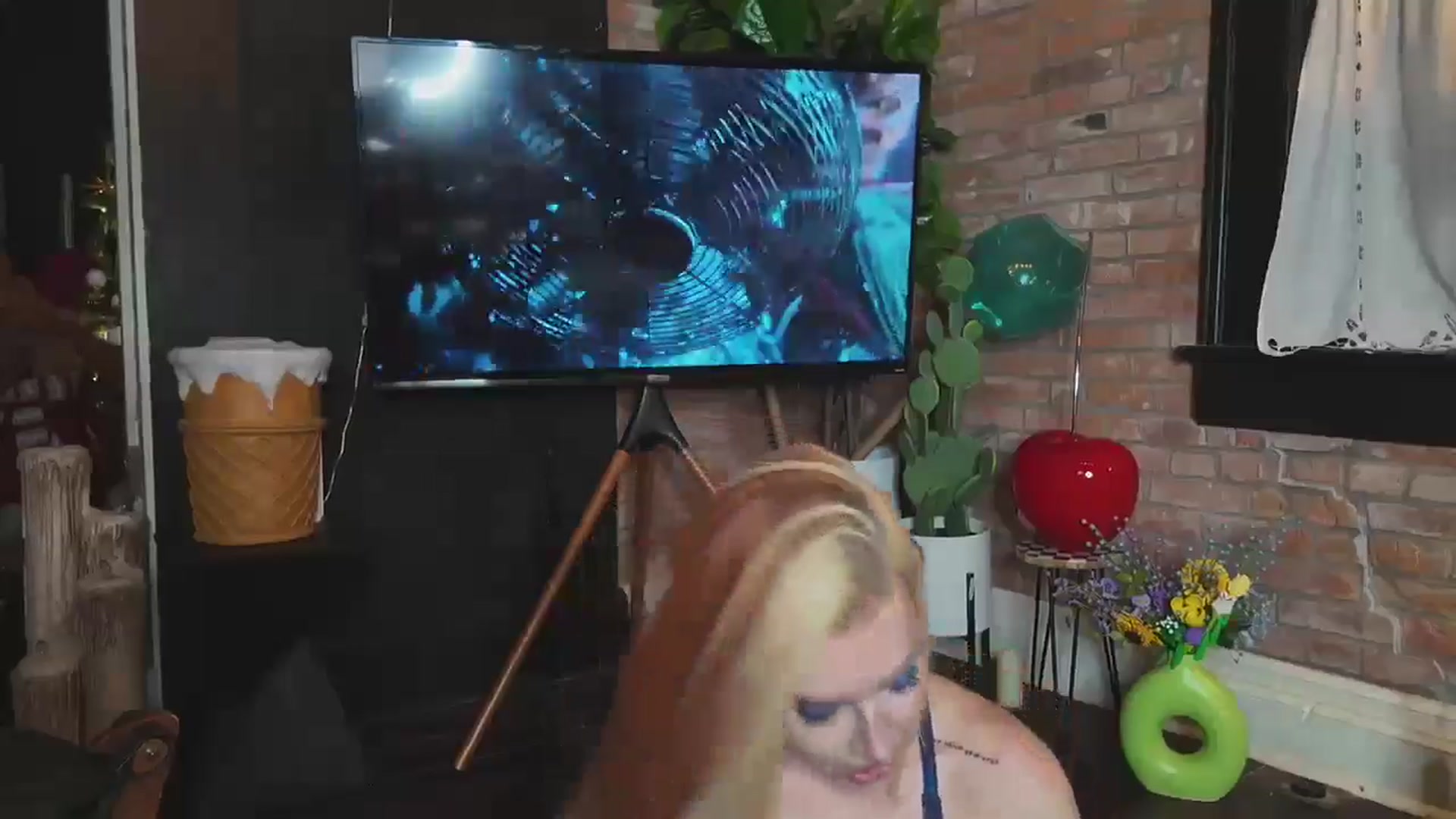 Gallery image thumbnail from Cubbixoxo's myfreecams stream on, 12/19/2024, 05:28 image 7 of 20