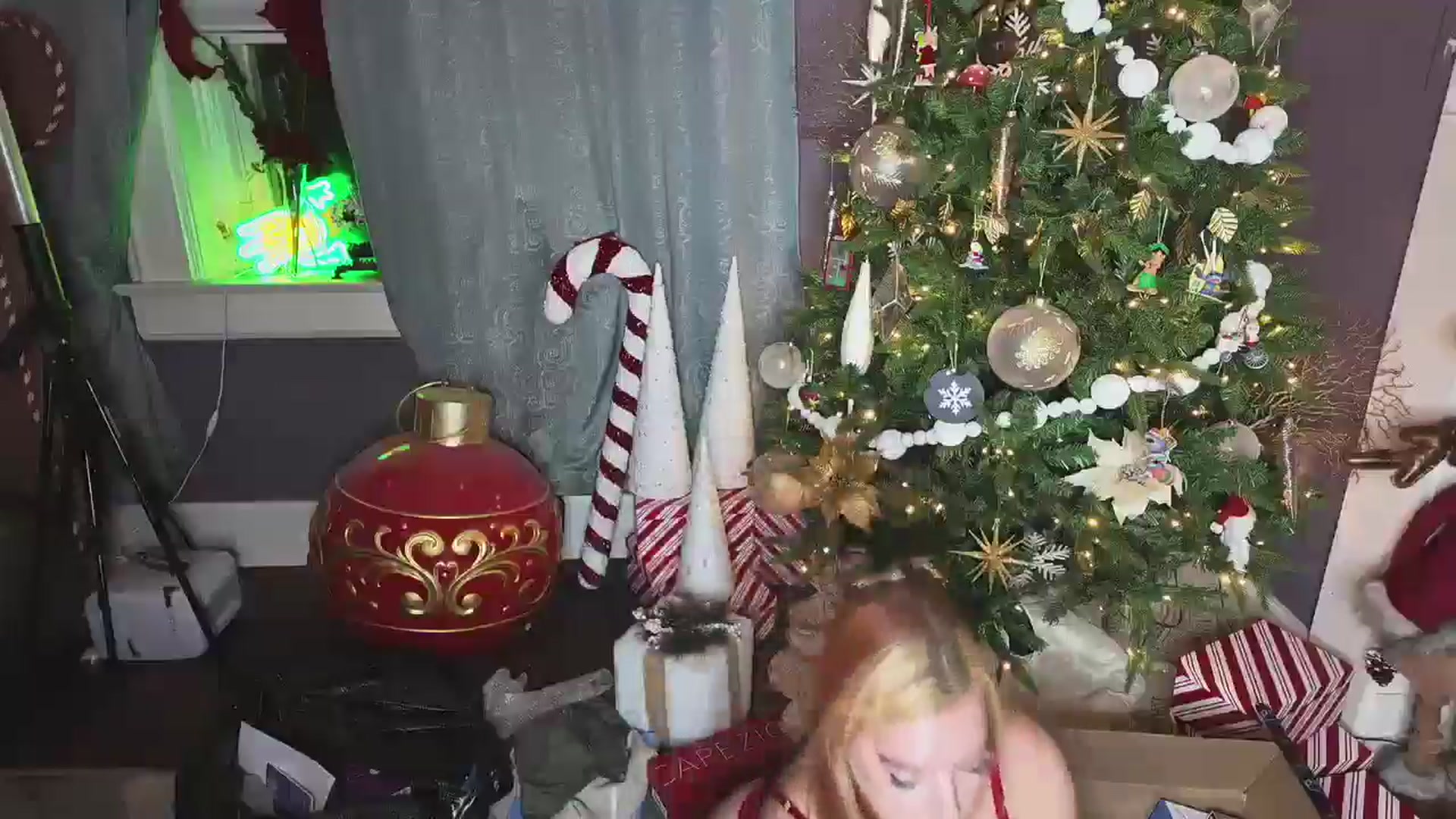 Gallery image thumbnail from Cubbixoxo's myfreecams stream on, 12/21/2024, 04:16 image 20 of 20