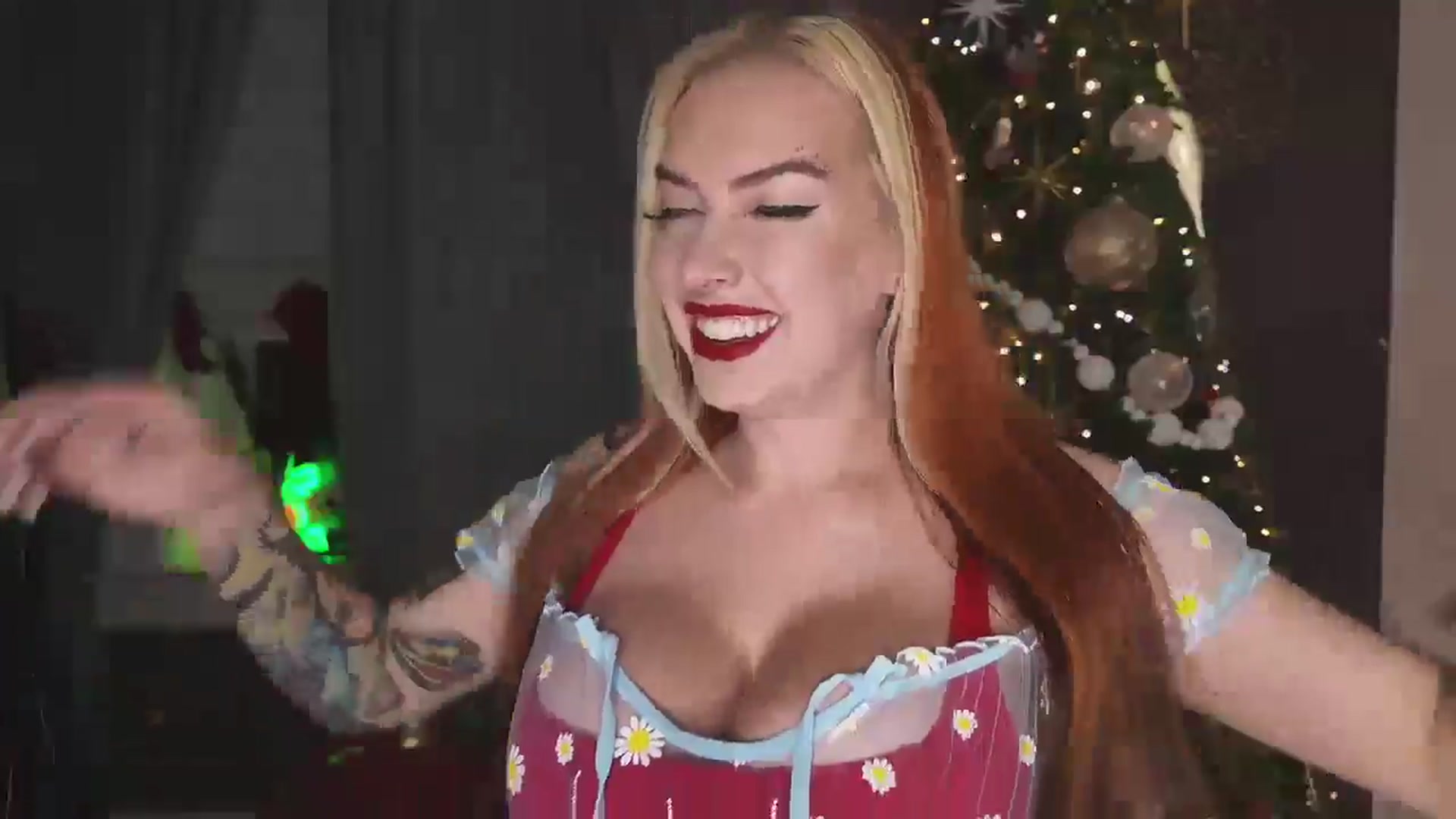 Gallery image thumbnail from Cubbixoxo's myfreecams stream on, 12/21/2024, 04:16 image 17 of 20