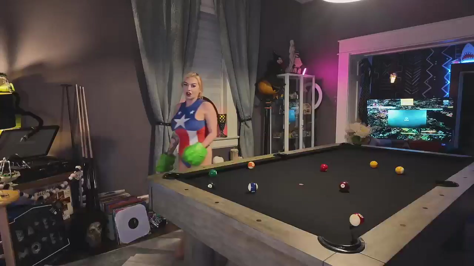 Gallery image thumbnail from Cubbixoxo's myfreecams stream on, 10/05/2025, 02:44 image 6 of 20