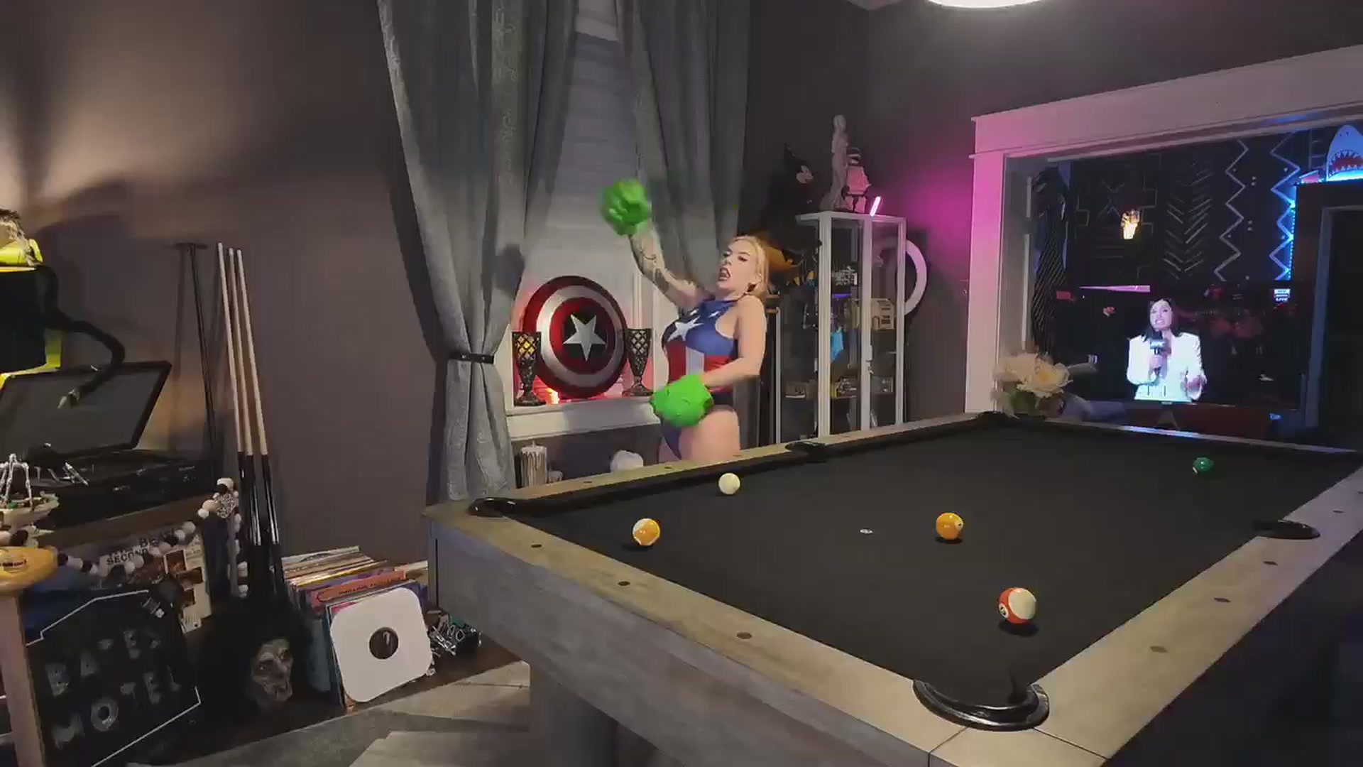Gallery image thumbnail from Cubbixoxo's myfreecams stream on, 10/05/2025, 02:44 image 12 of 20
