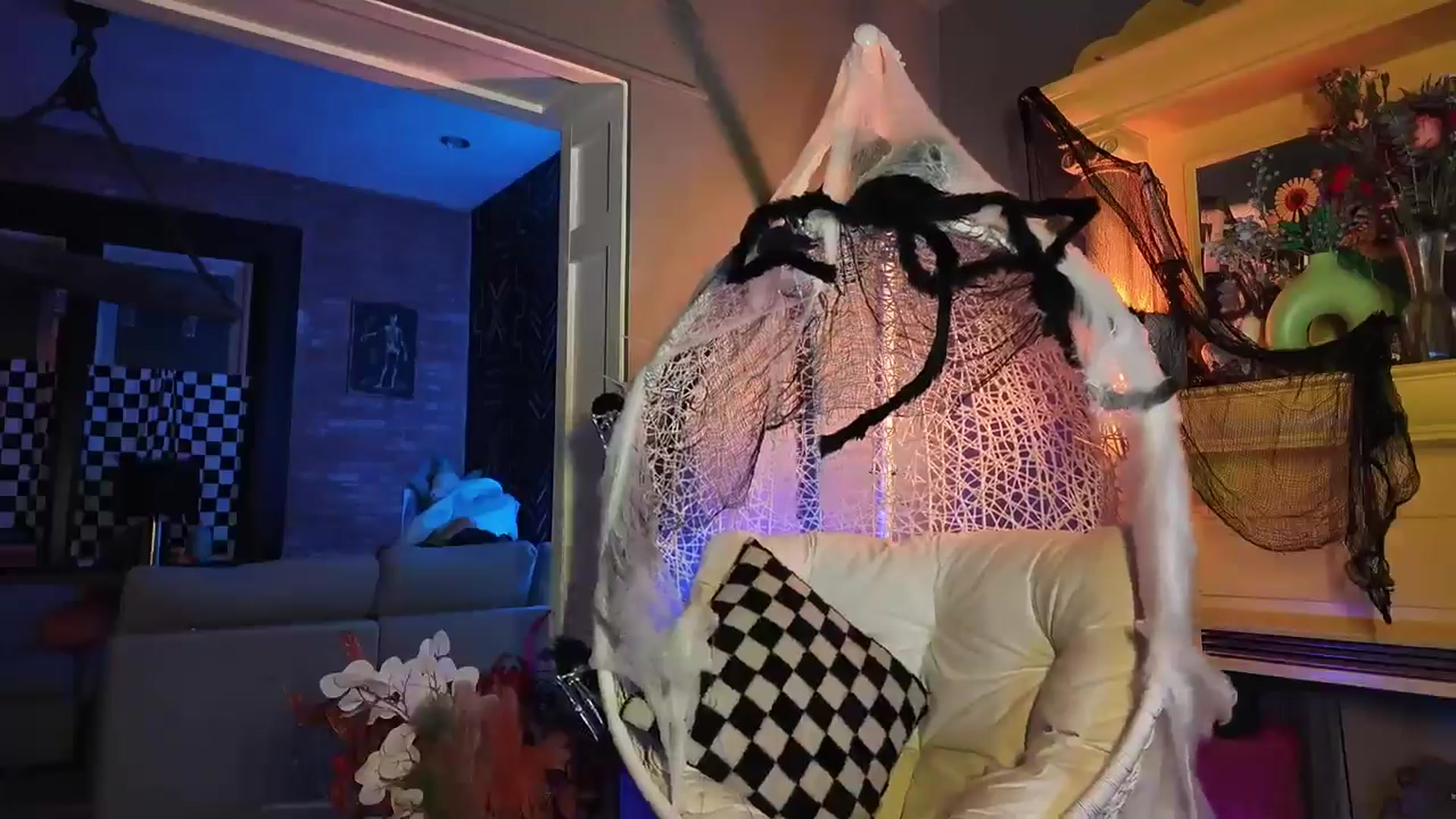 Gallery image thumbnail from Cubbixoxo's myfreecams stream on, 10/08/2025, 03:11 image 15 of 20