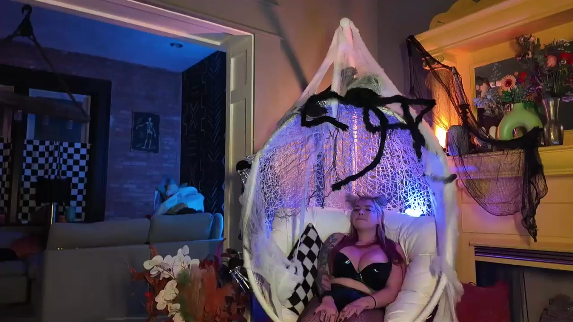 Gallery image thumbnail from Cubbixoxo's myfreecams stream on, 10/08/2025, 03:36 image 20 of 20