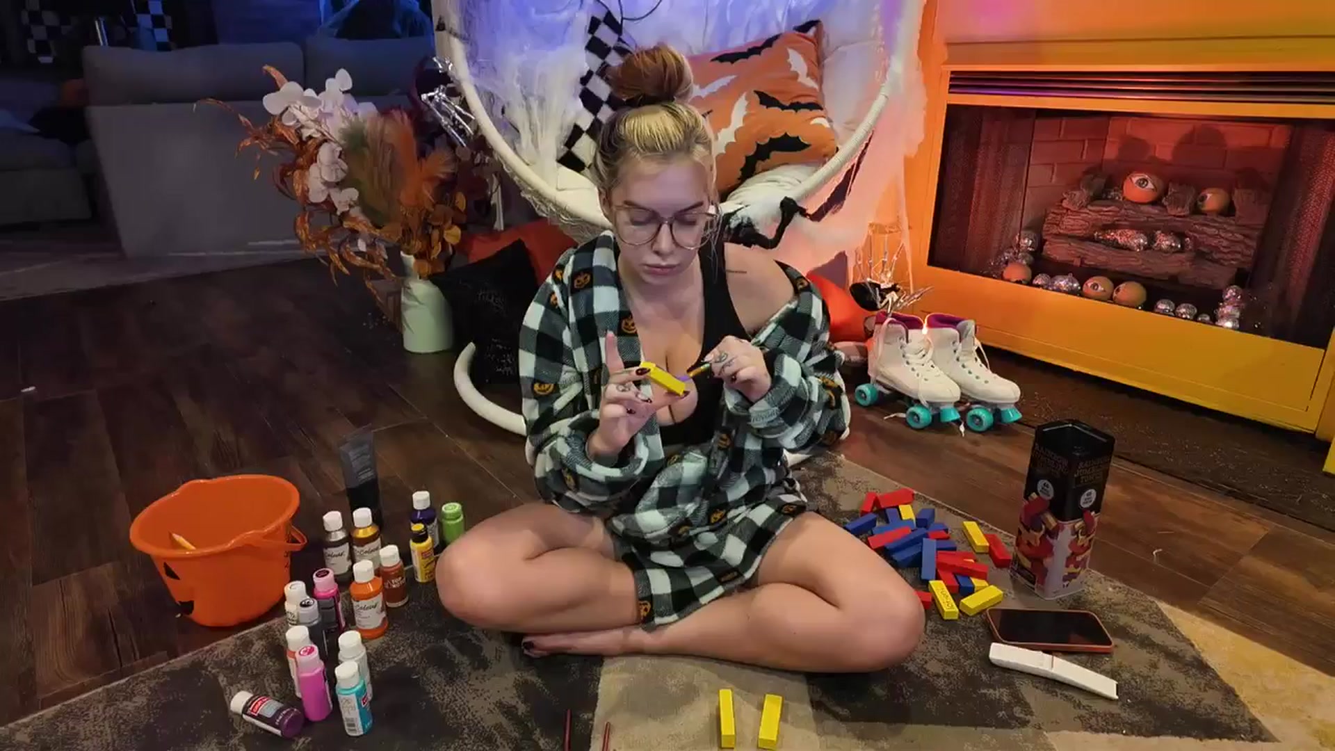 Gallery image thumbnail from Cubbixoxo's myfreecams stream on, 10/09/2025, 06:40 image 13 of 20