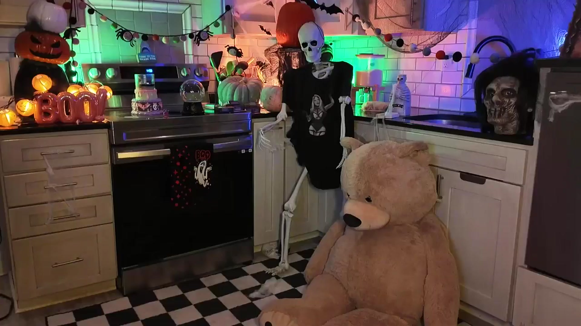 Gallery image thumbnail from Cubbixoxo's myfreecams stream on, 10/10/2025, 04:53 image 13 of 20