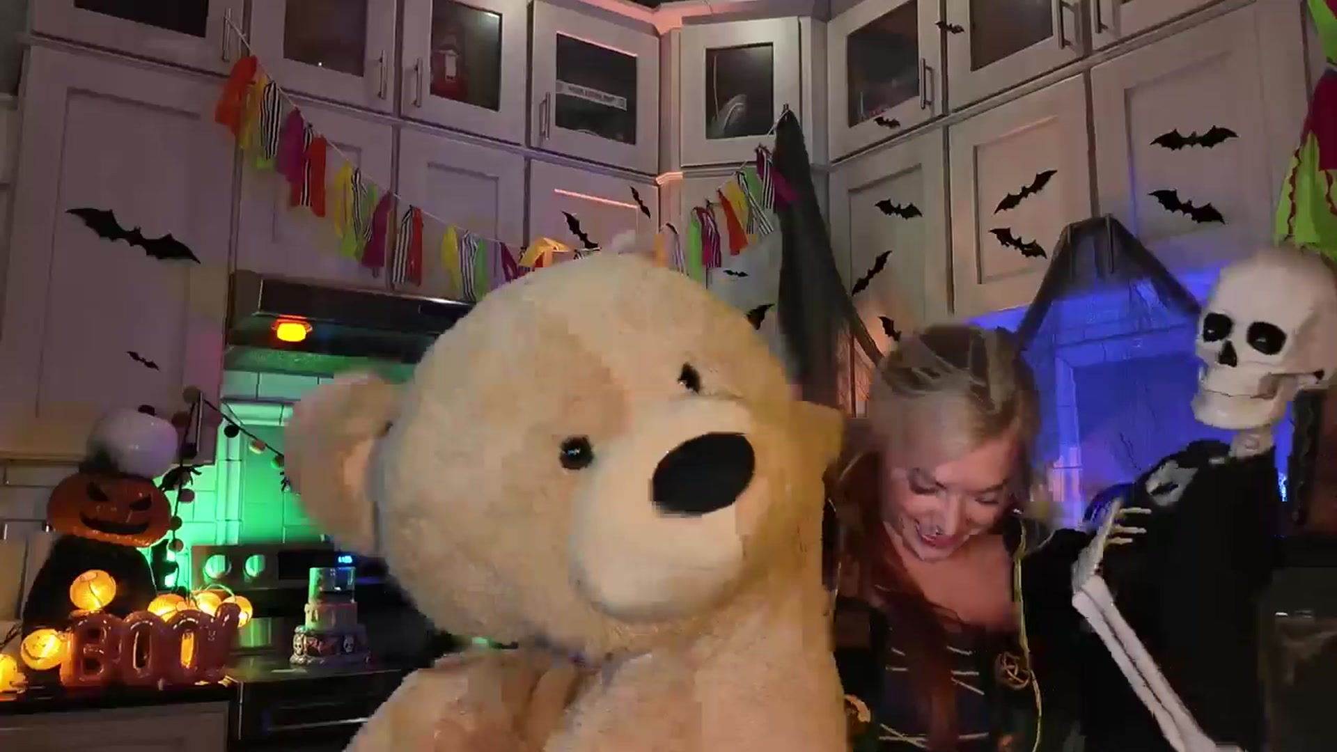 Gallery image thumbnail from Cubbixoxo's myfreecams stream on, 10/10/2025, 04:53 image 9 of 20