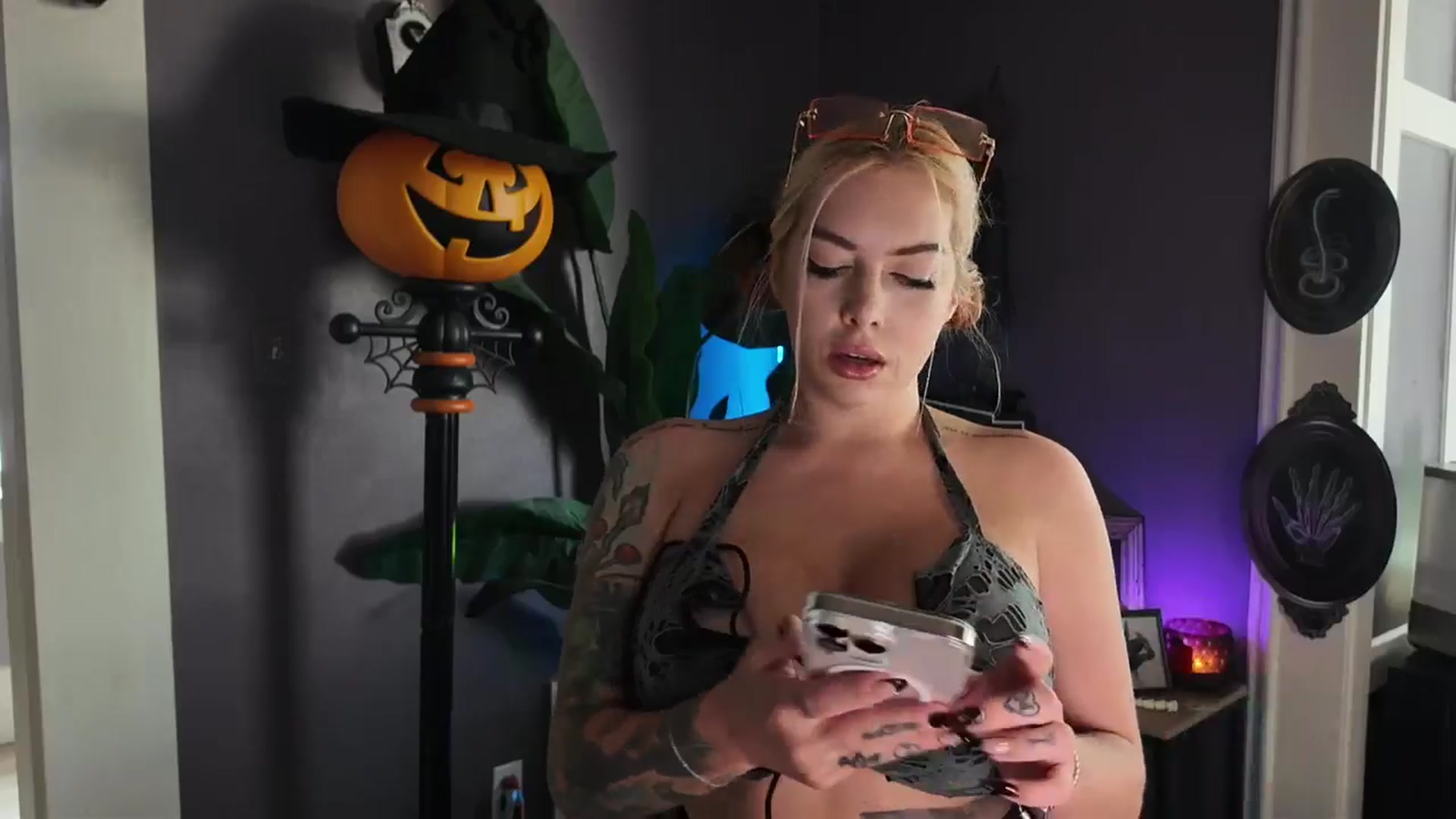 Gallery image thumbnail from Cubbixoxo's myfreecams stream on, 10/11/2025, 19:24 image 16 of 20