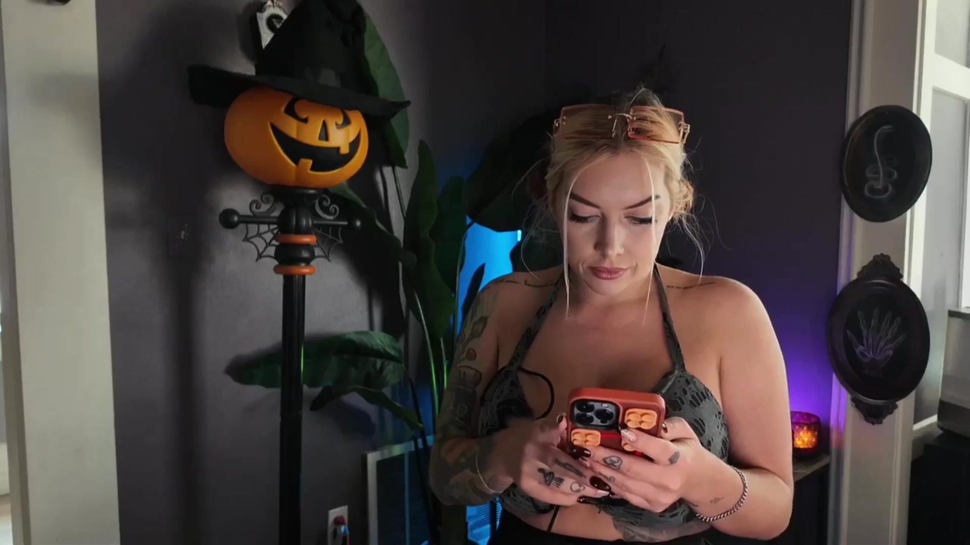 Gallery image thumbnail from Cubbixoxo's myfreecams stream on, 10/11/2025, 19:42 image 2 of 20