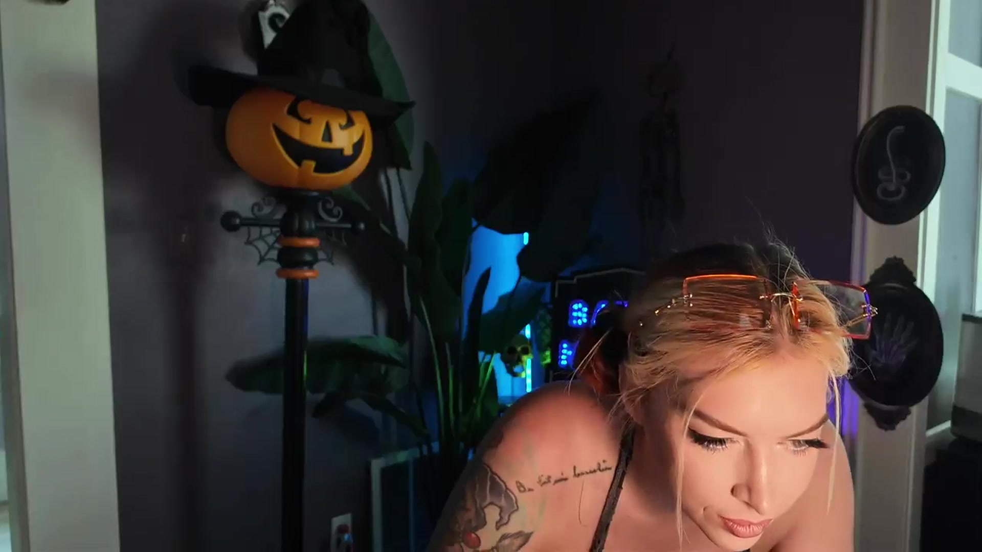Gallery image thumbnail from Cubbixoxo's myfreecams stream on, 10/11/2025, 19:42 image 9 of 20