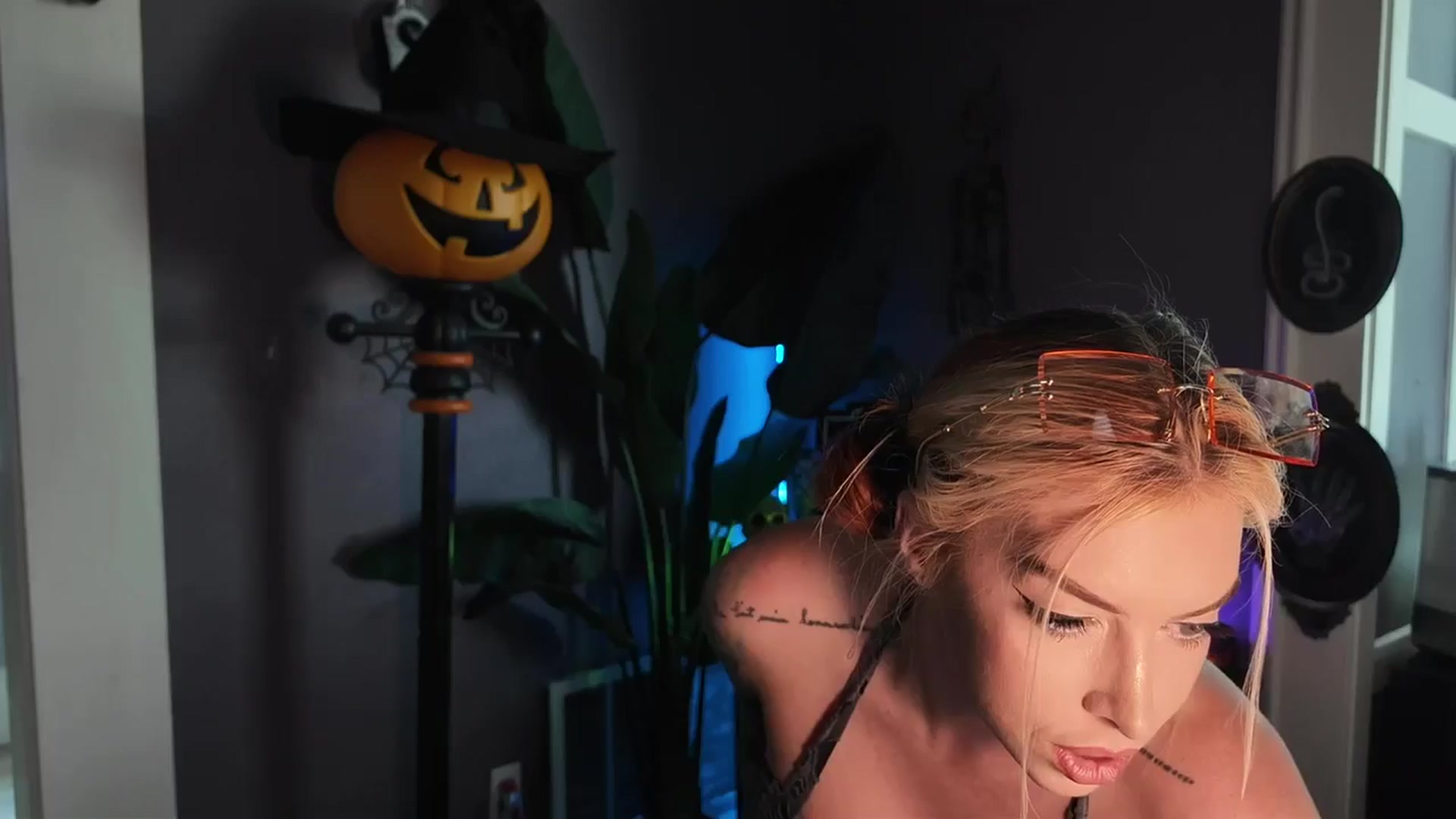 Gallery image thumbnail from Cubbixoxo's myfreecams stream on, 10/11/2025, 19:42 image 7 of 20