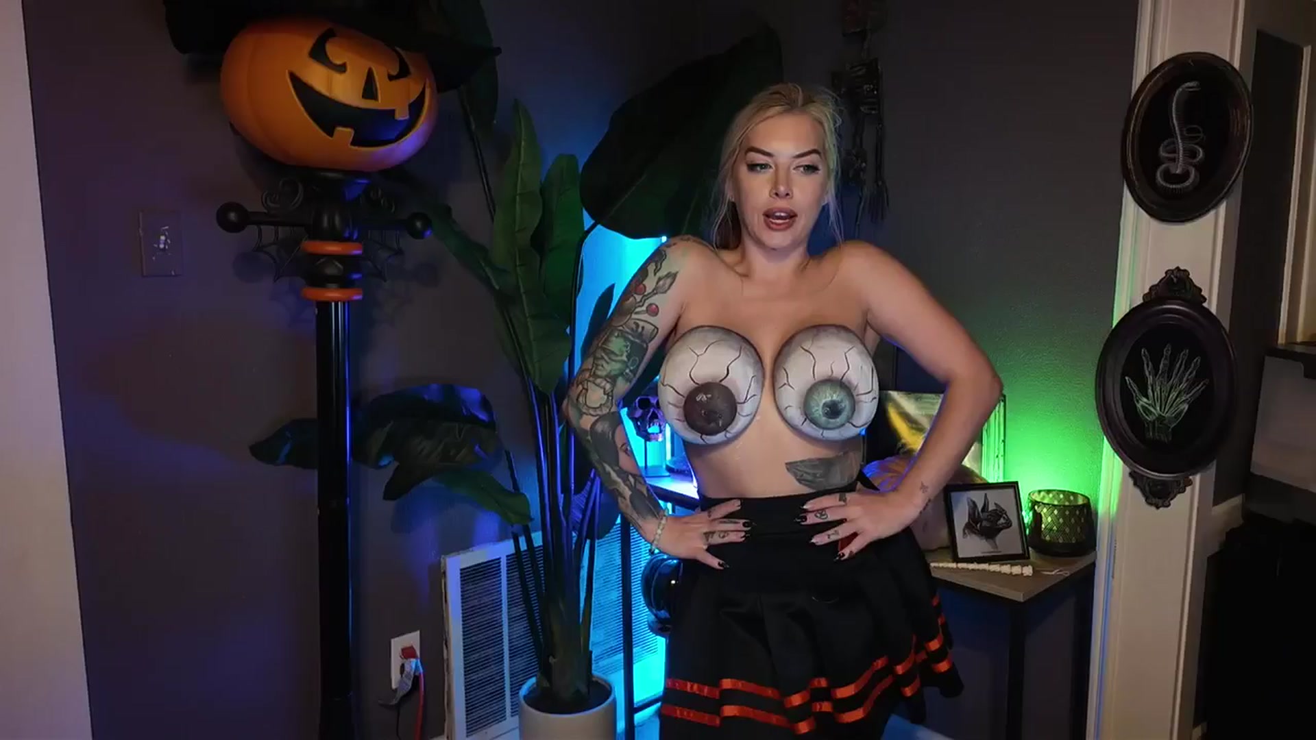 Gallery image thumbnail from Cubbixoxo's myfreecams stream on, 10/12/2025, 05:23 image 18 of 20