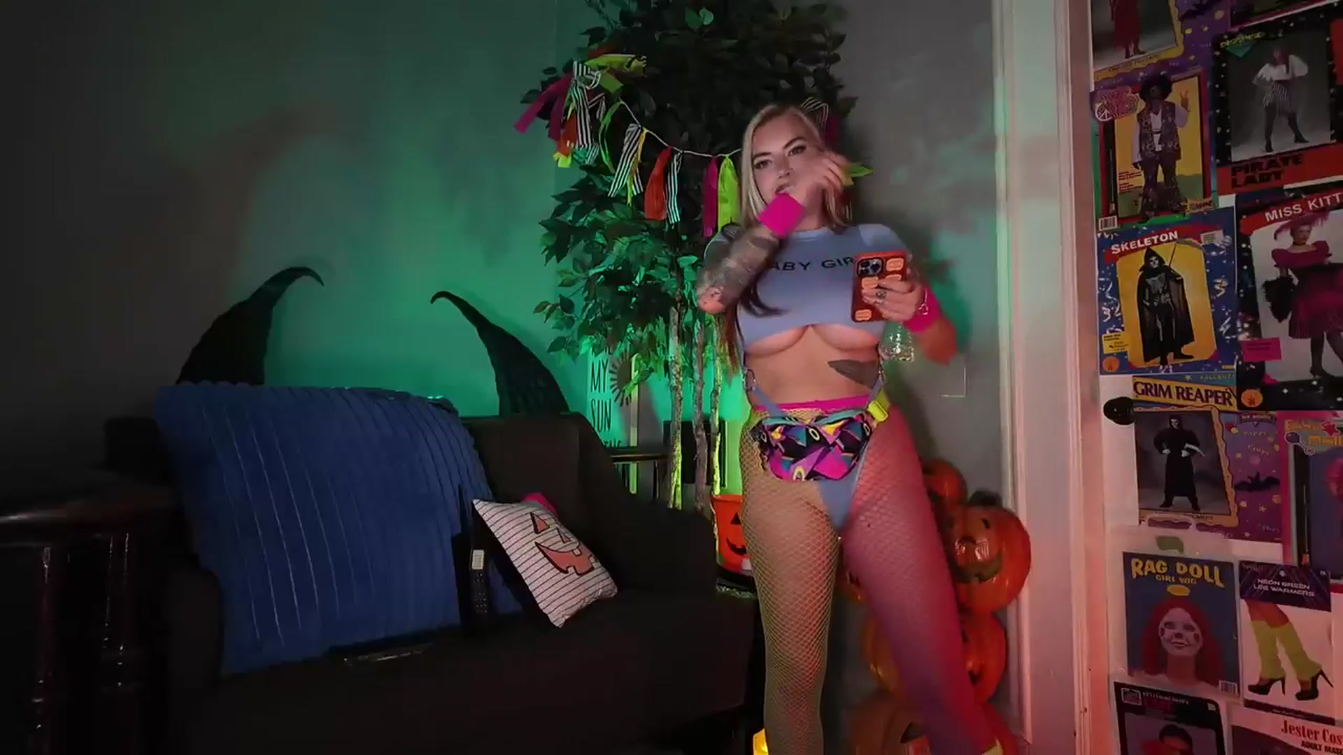Gallery image thumbnail from Cubbixoxo's myfreecams stream on, 10/22/2025, 04:49 image 7 of 20