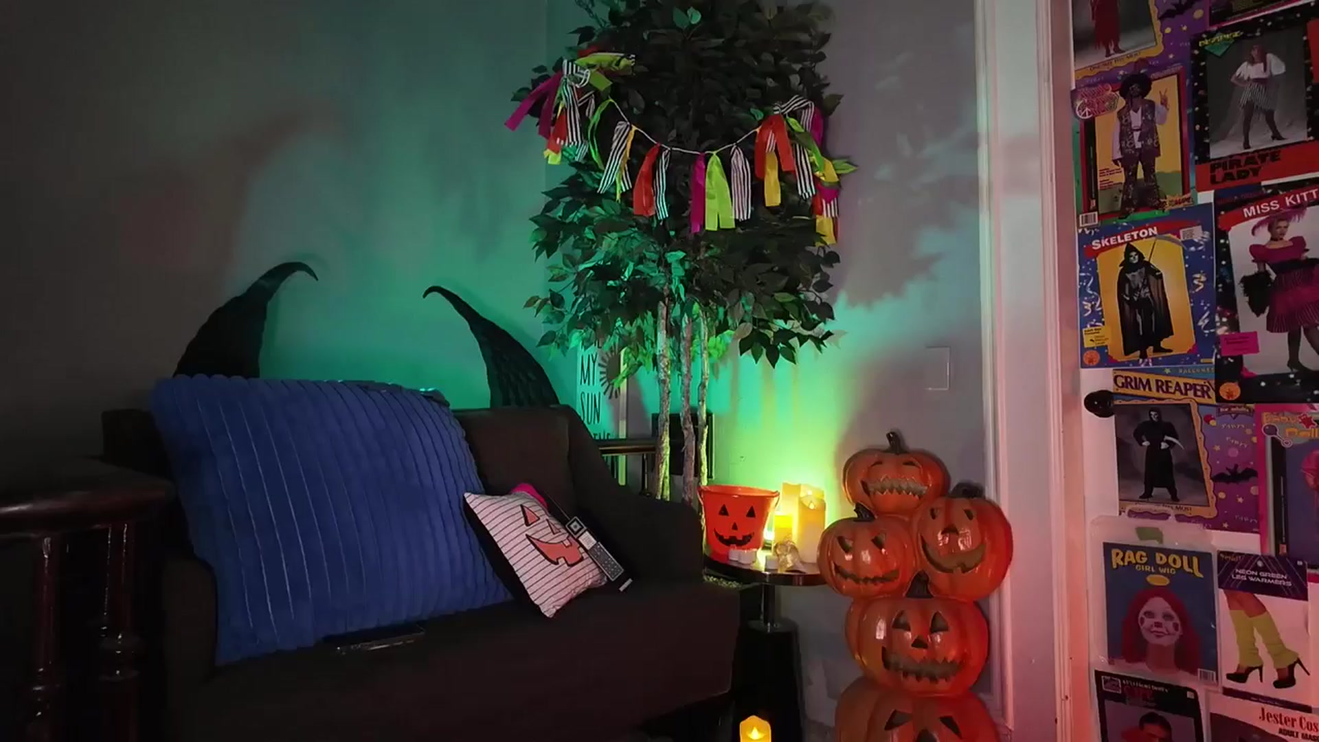 Gallery image thumbnail from Cubbixoxo's myfreecams stream on, 10/22/2025, 04:49 image 10 of 20
