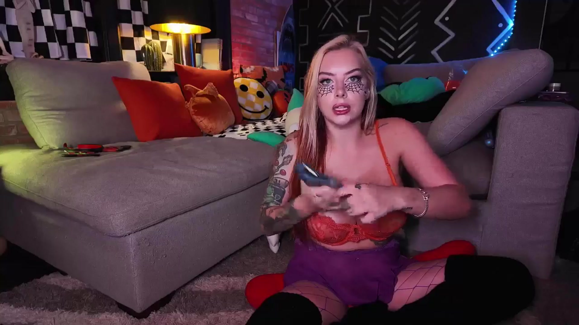 Gallery image thumbnail from Cubbixoxo's myfreecams stream on, 10/24/2025, 03:35 image 18 of 20