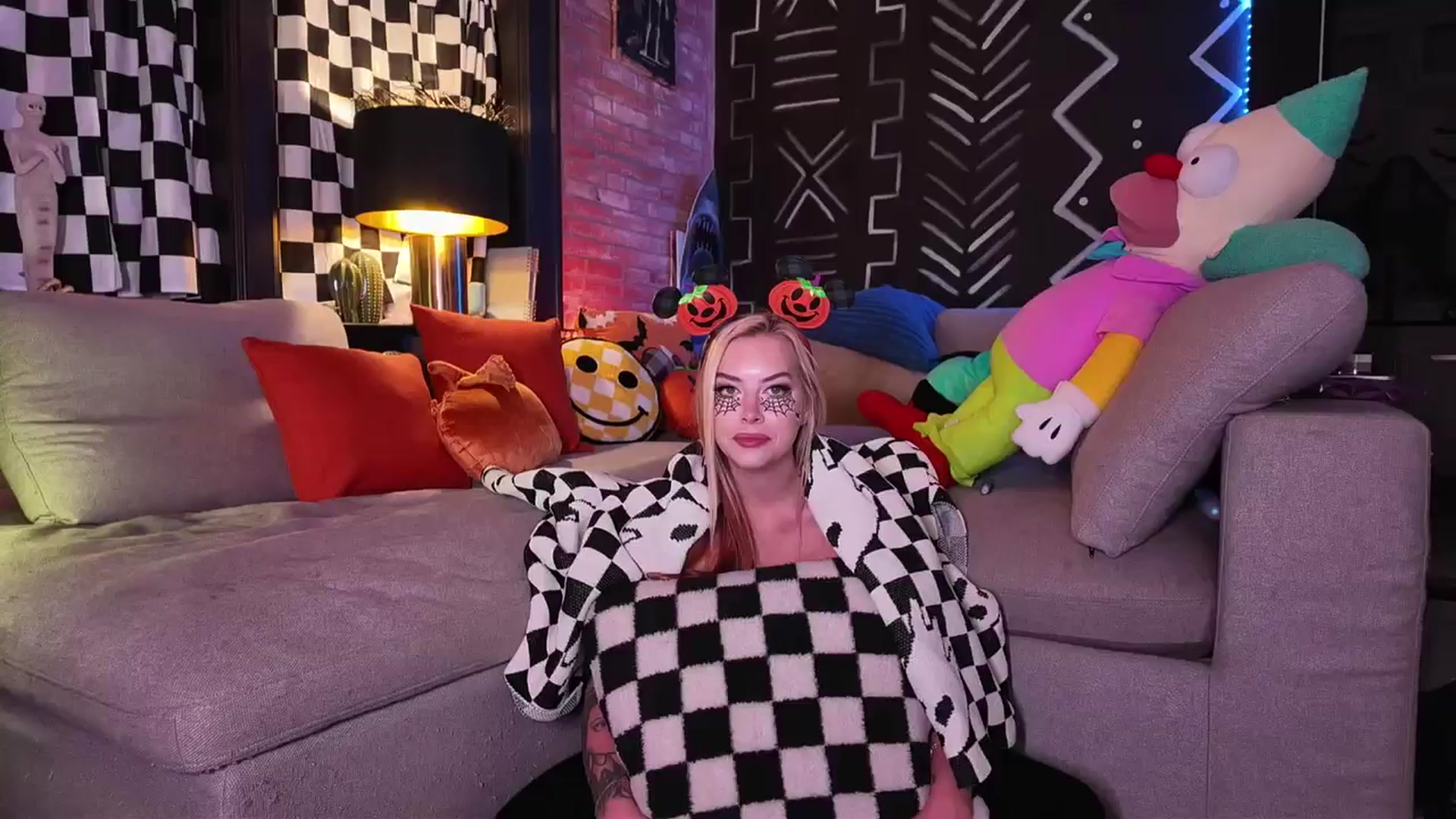 Gallery image thumbnail from Cubbixoxo's myfreecams stream on, 10/24/2025, 05:40 image 18 of 20