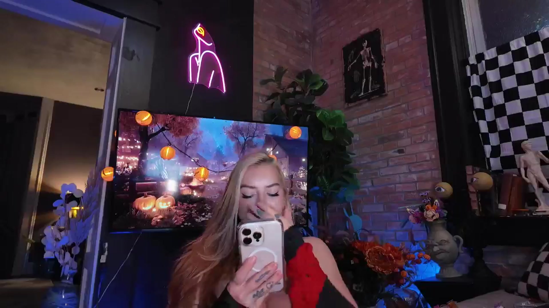 Gallery image thumbnail from Cubbixoxo's myfreecams stream on, 10/28/2025, 04:30 image 3 of 20