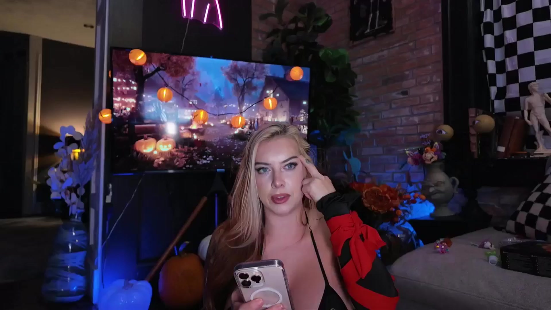 Gallery image thumbnail from Cubbixoxo's myfreecams stream on, 10/28/2025, 04:30 image 17 of 20