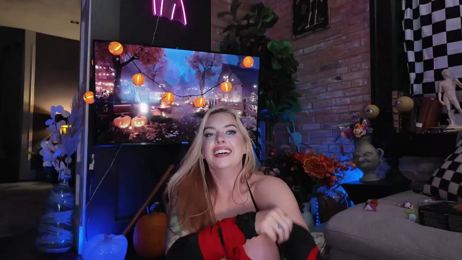 Gallery image thumbnail from Cubbixoxo's myfreecams stream on, 10/28/2025, 04:30 image 14 of 20