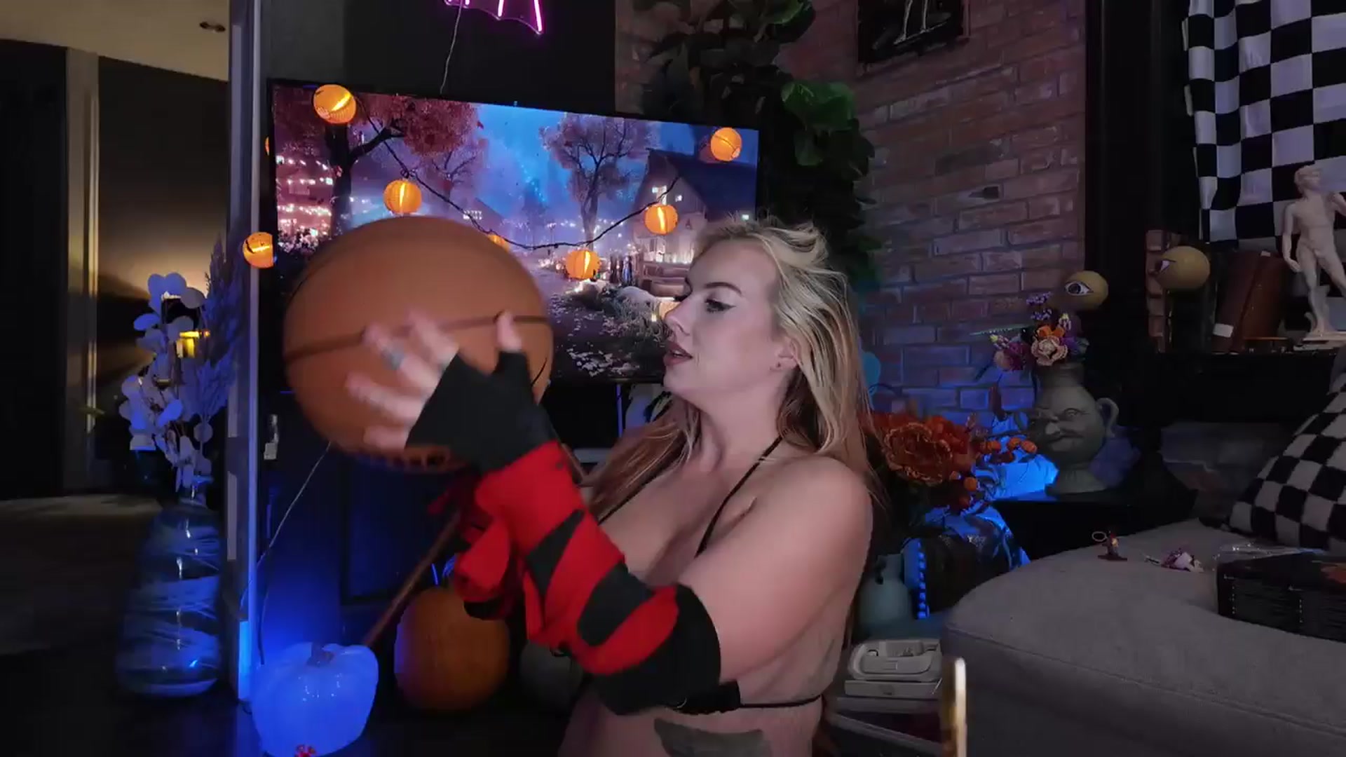 Gallery image thumbnail from Cubbixoxo's myfreecams stream on, 10/28/2025, 04:52 image 20 of 20