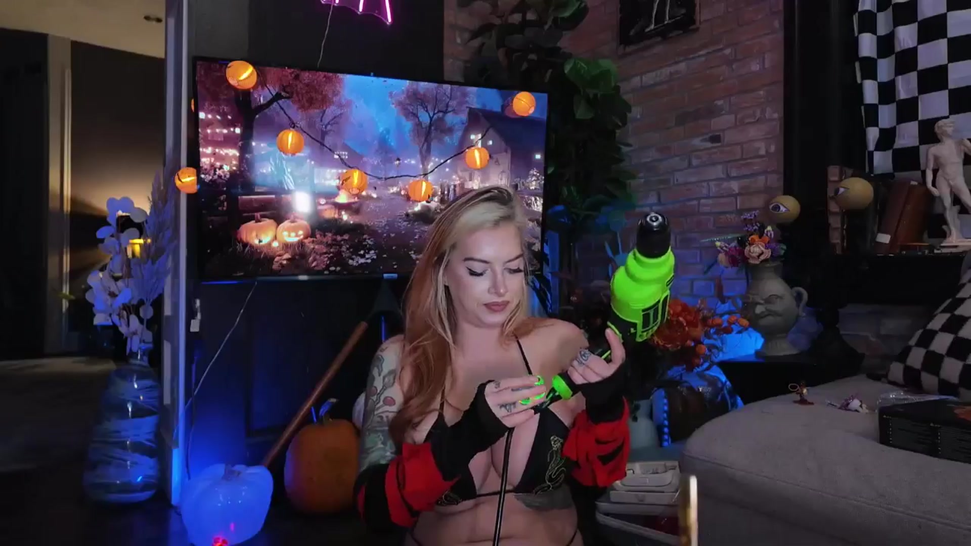 Gallery image thumbnail from Cubbixoxo's myfreecams stream on, 10/28/2025, 04:52 image 19 of 20