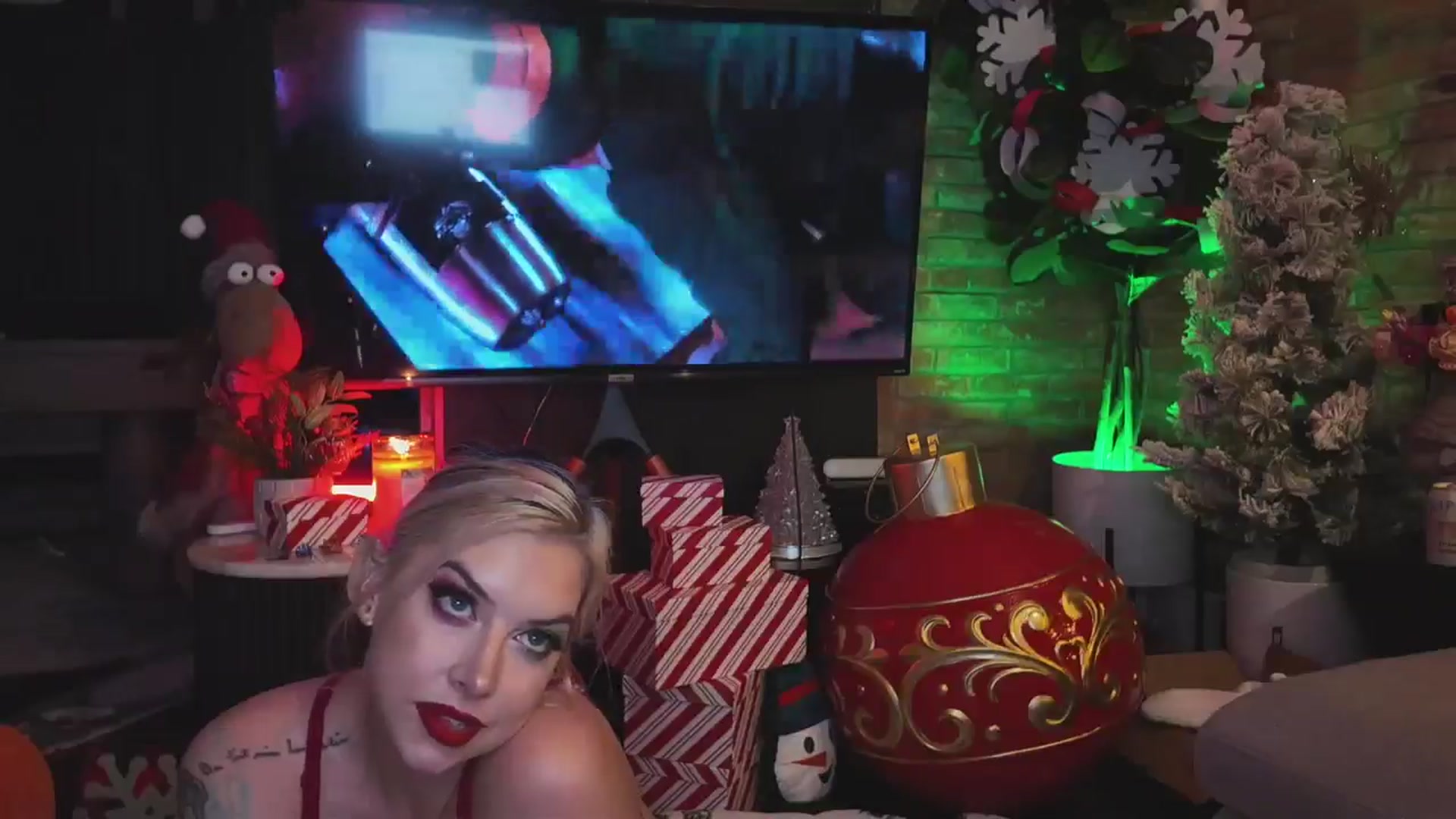 Gallery image thumbnail from Cubbixoxo's myfreecams stream on, 12/12/2025, 07:05 image 20 of 20