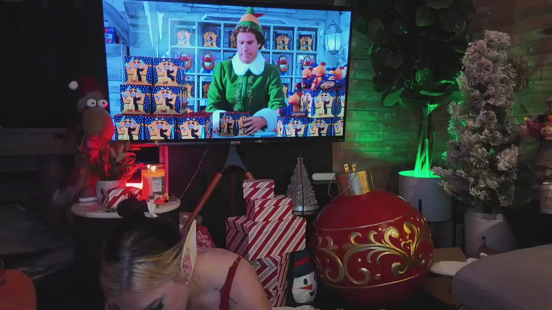 Gallery image thumbnail from Cubbixoxo's myfreecams stream on, 12/12/2025, 07:05 image 7 of 20