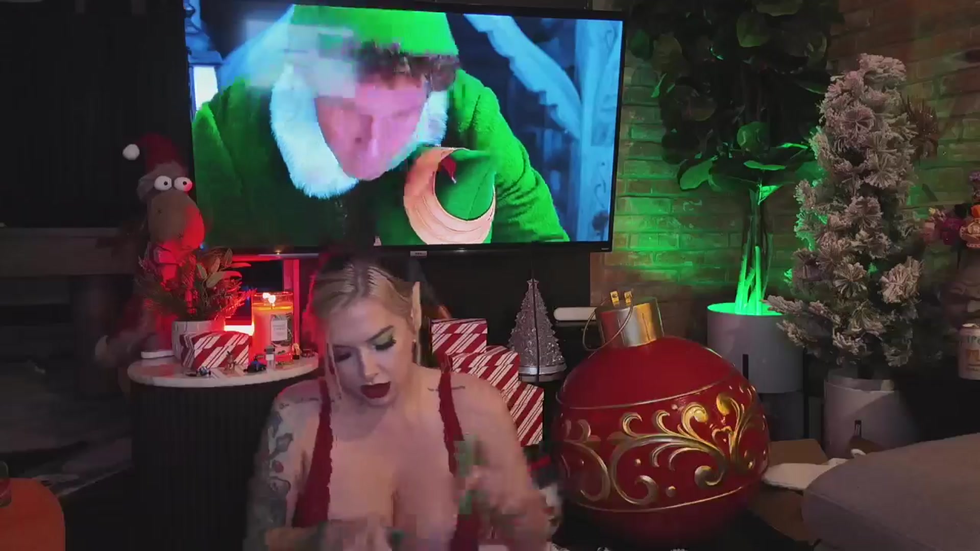 Gallery image thumbnail from Cubbixoxo's myfreecams stream on, 12/12/2025, 07:05 image 8 of 20
