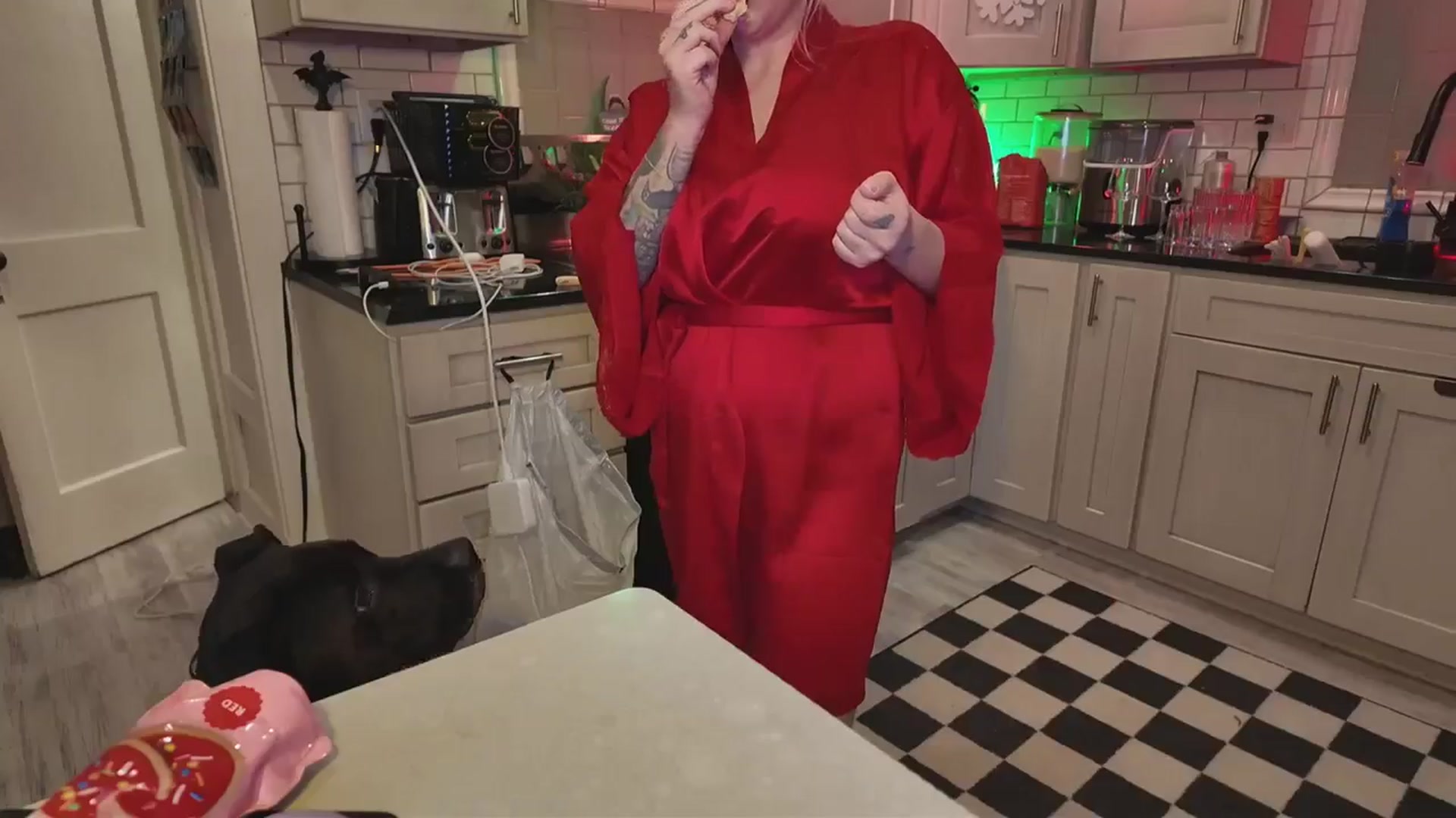 Gallery image thumbnail from Cubbixoxo's myfreecams stream on, 12/15/2025, 06:53 image 6 of 20