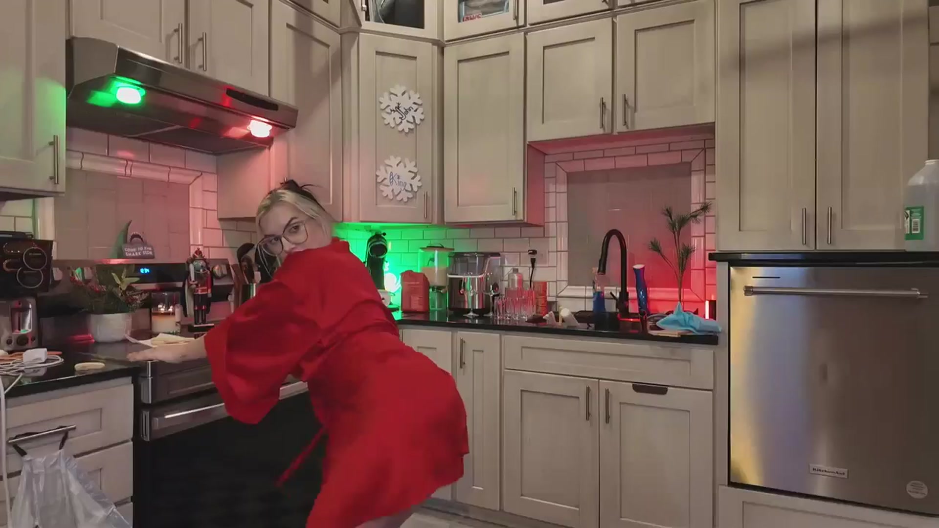 Gallery image thumbnail from Cubbixoxo's myfreecams stream on, 12/15/2025, 06:53 image 7 of 20
